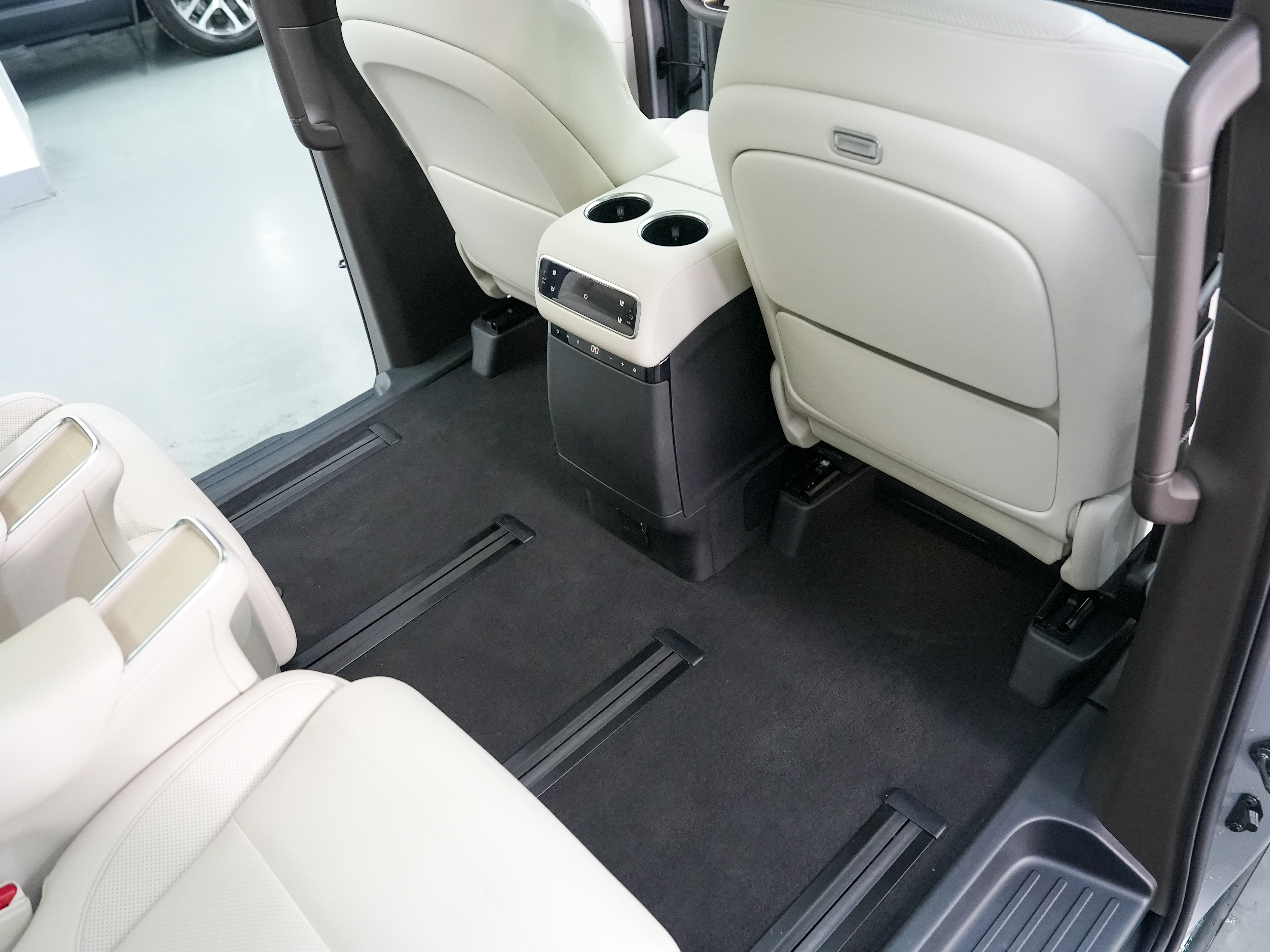 理想汽车 理想MEGA 2025 汽车图片 #12