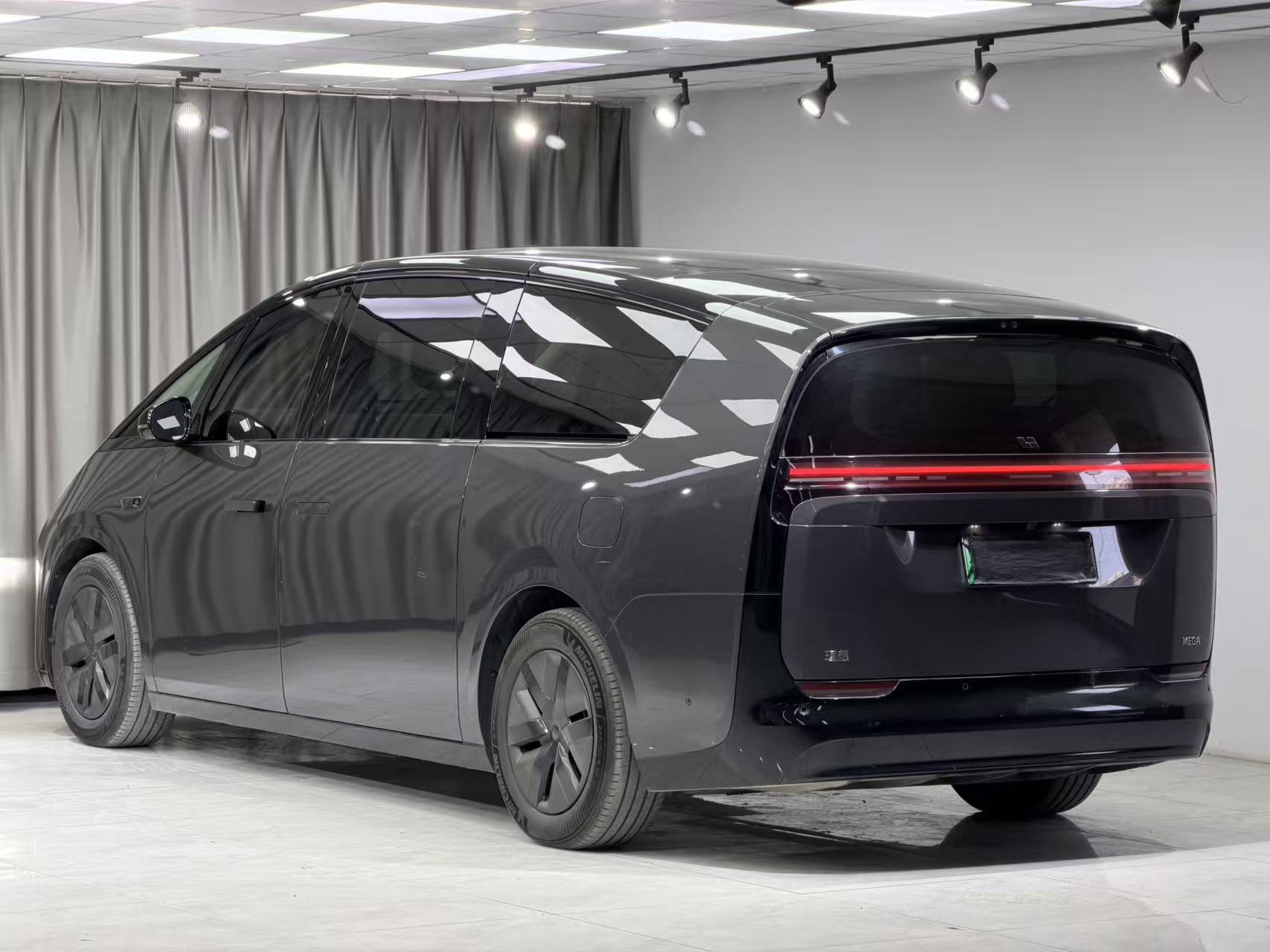 理想汽车 理想MEGA 2024 汽车图片 #12