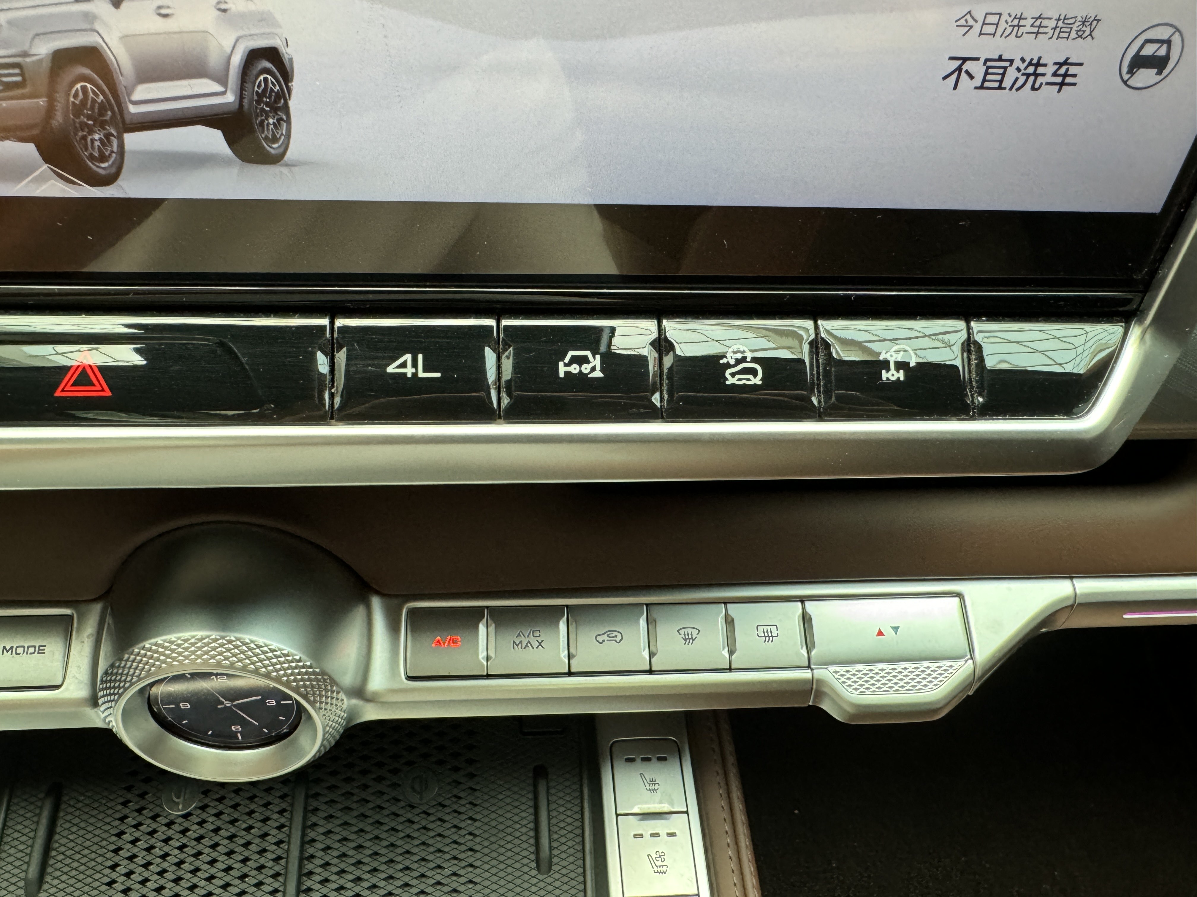 Tank 700 New Energy 2025 #12 Tank 700 New Energy 2025 car image #12