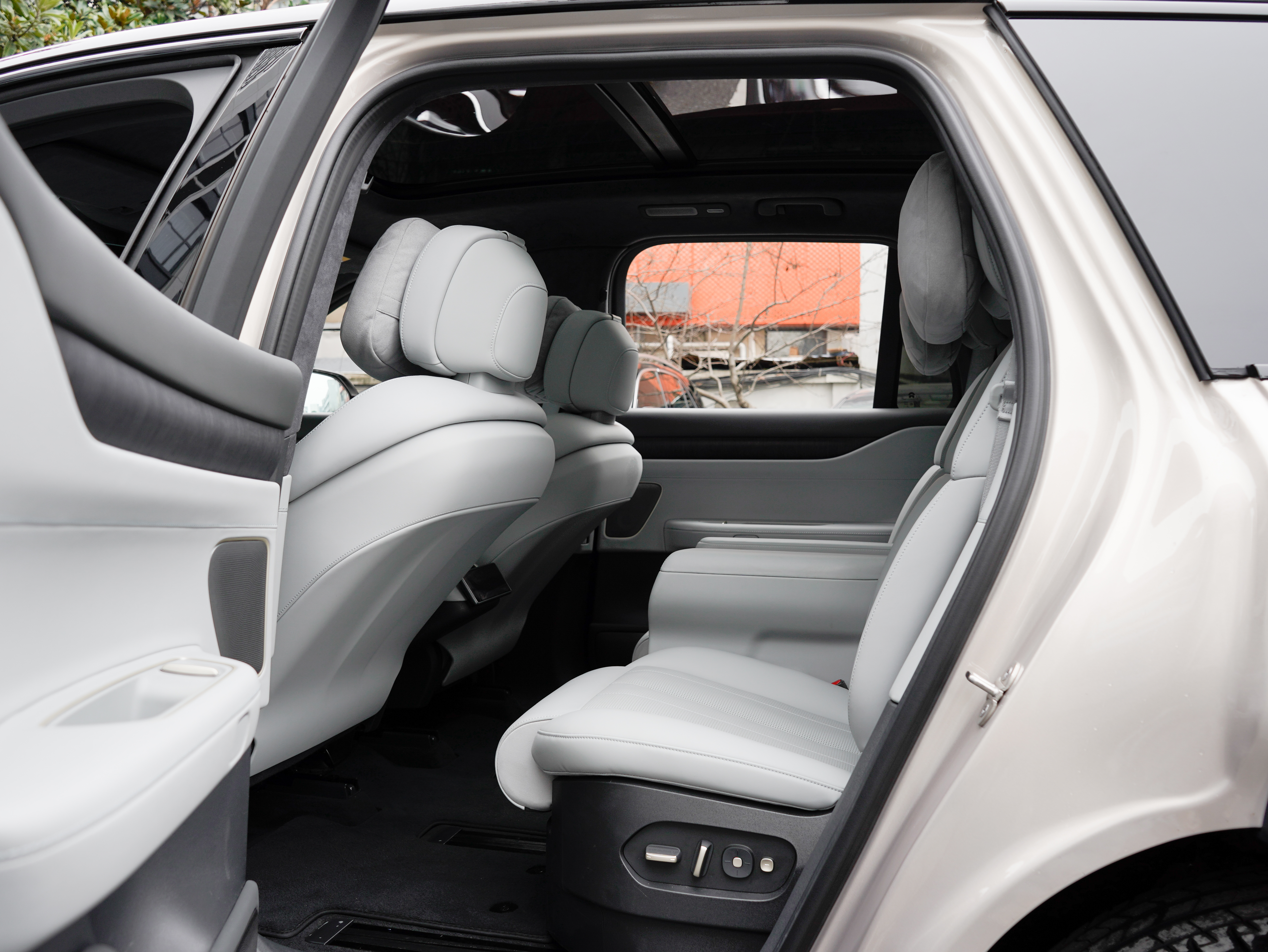 NIO ES8 2024 изображение автомобиля #12