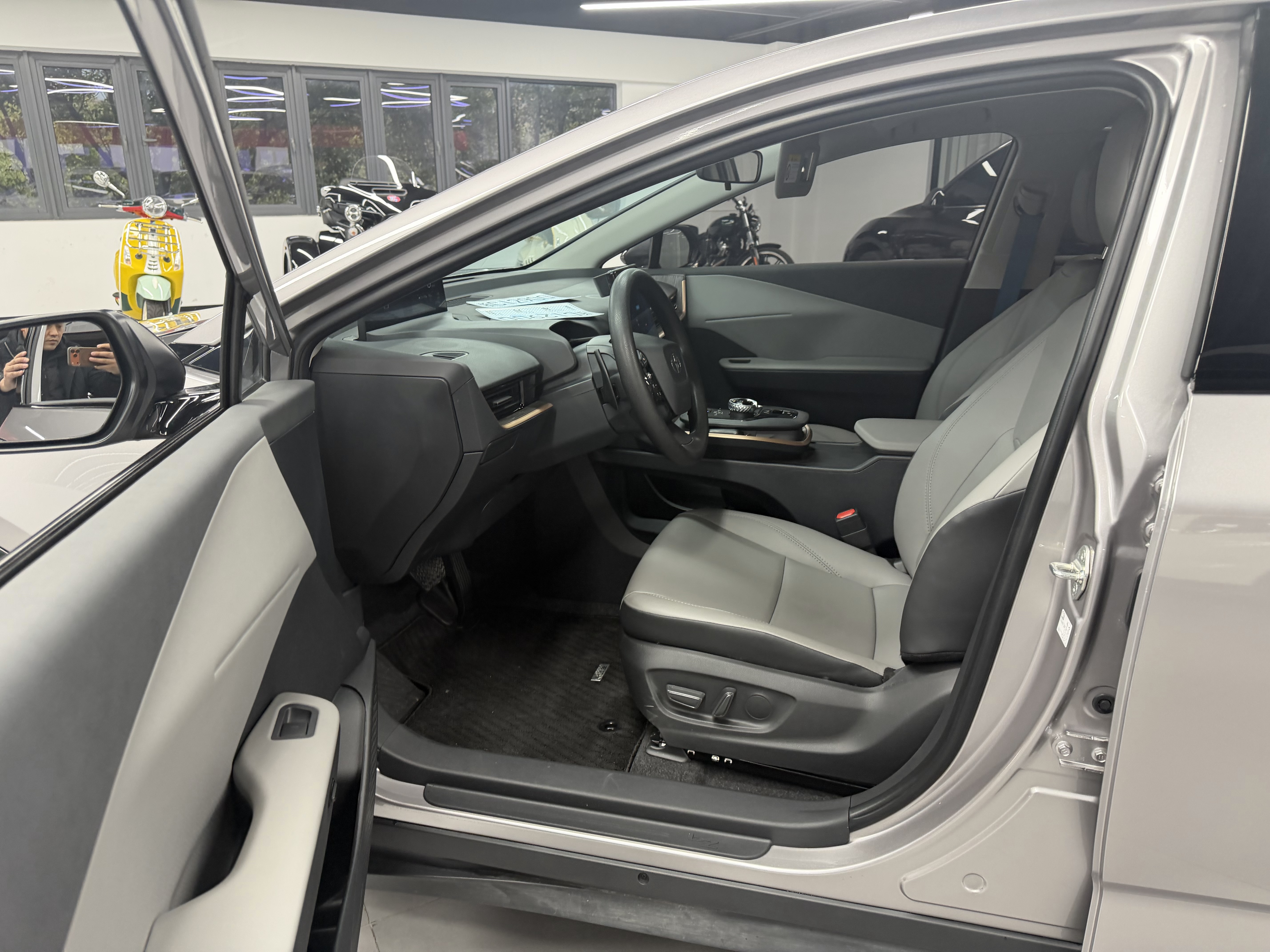 Toyota bZ3 2025 immagine di auto #12