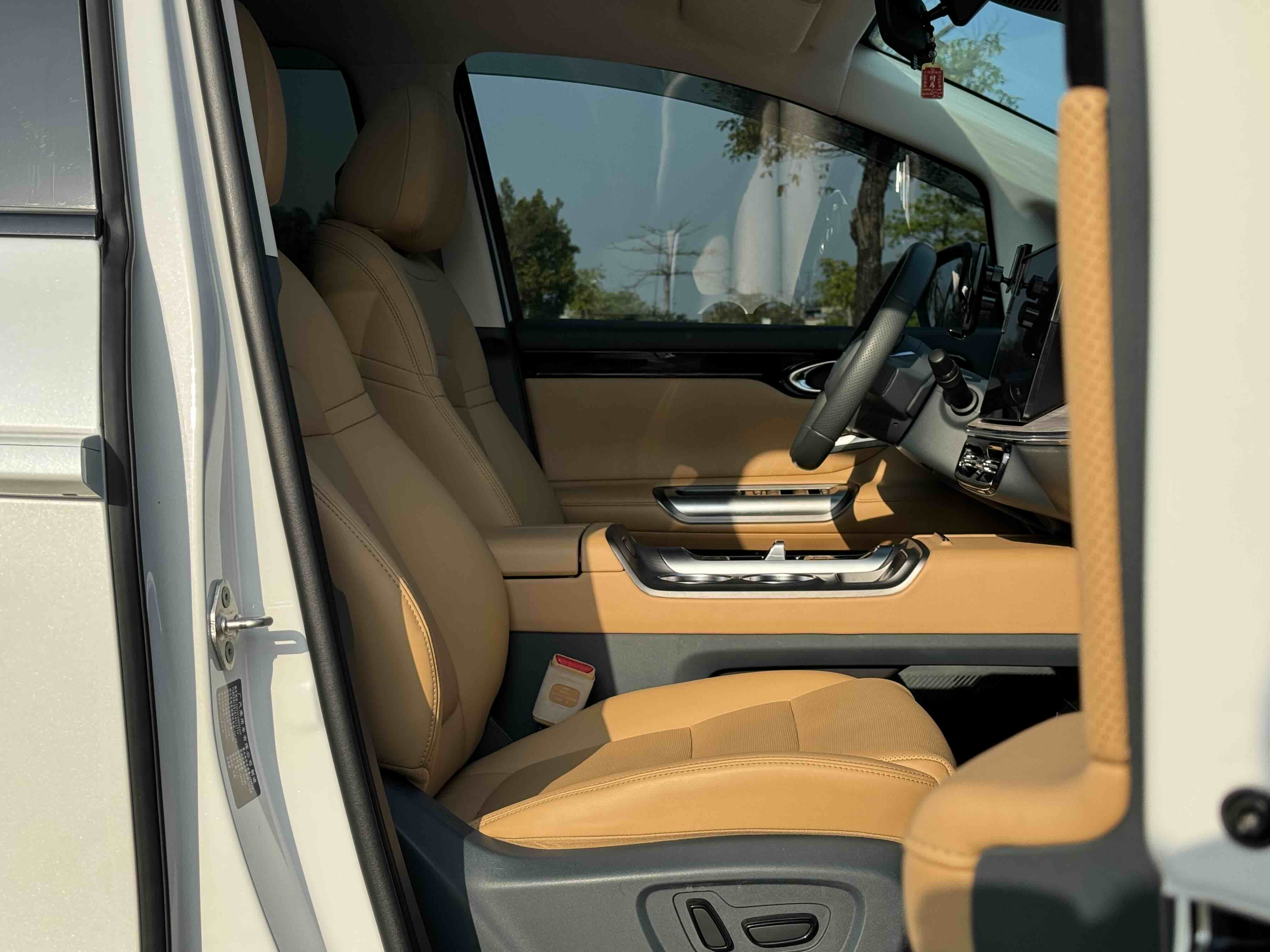 GAC Trumpchi E8 New Energy 2024 car image #12