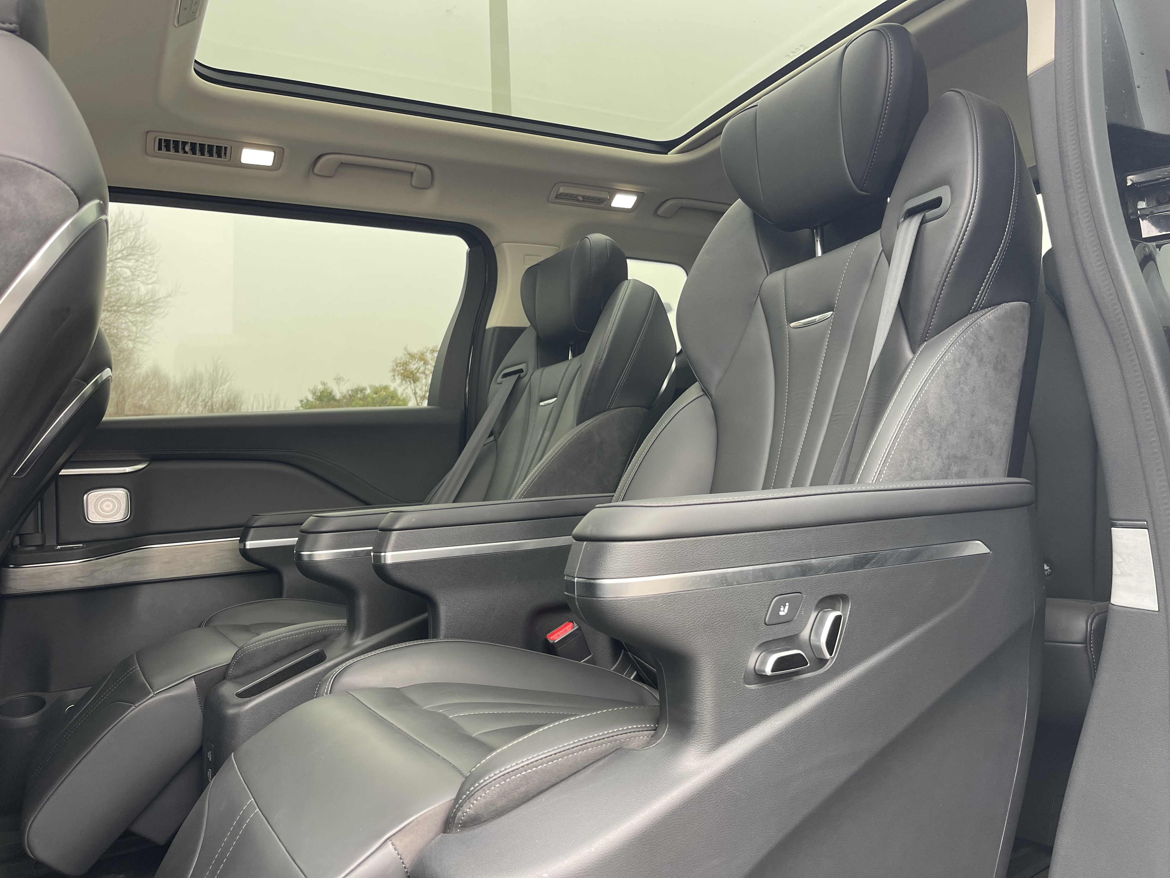 HongQi HQ9 PHEV 2024 car image #12