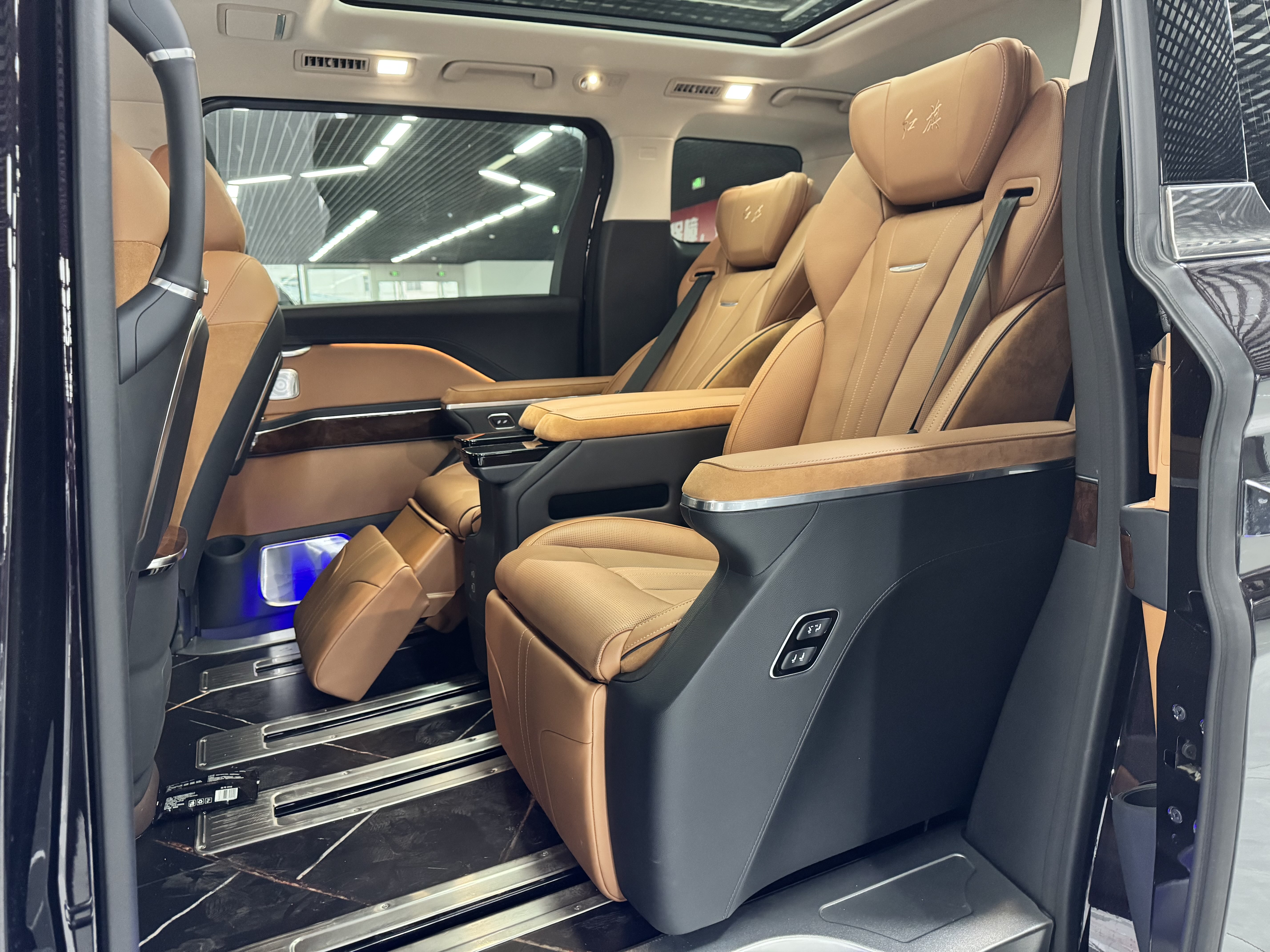 HongQi HQ9 PHEV 2025 #12 HongQi HQ9 PHEV 2025 car image #12