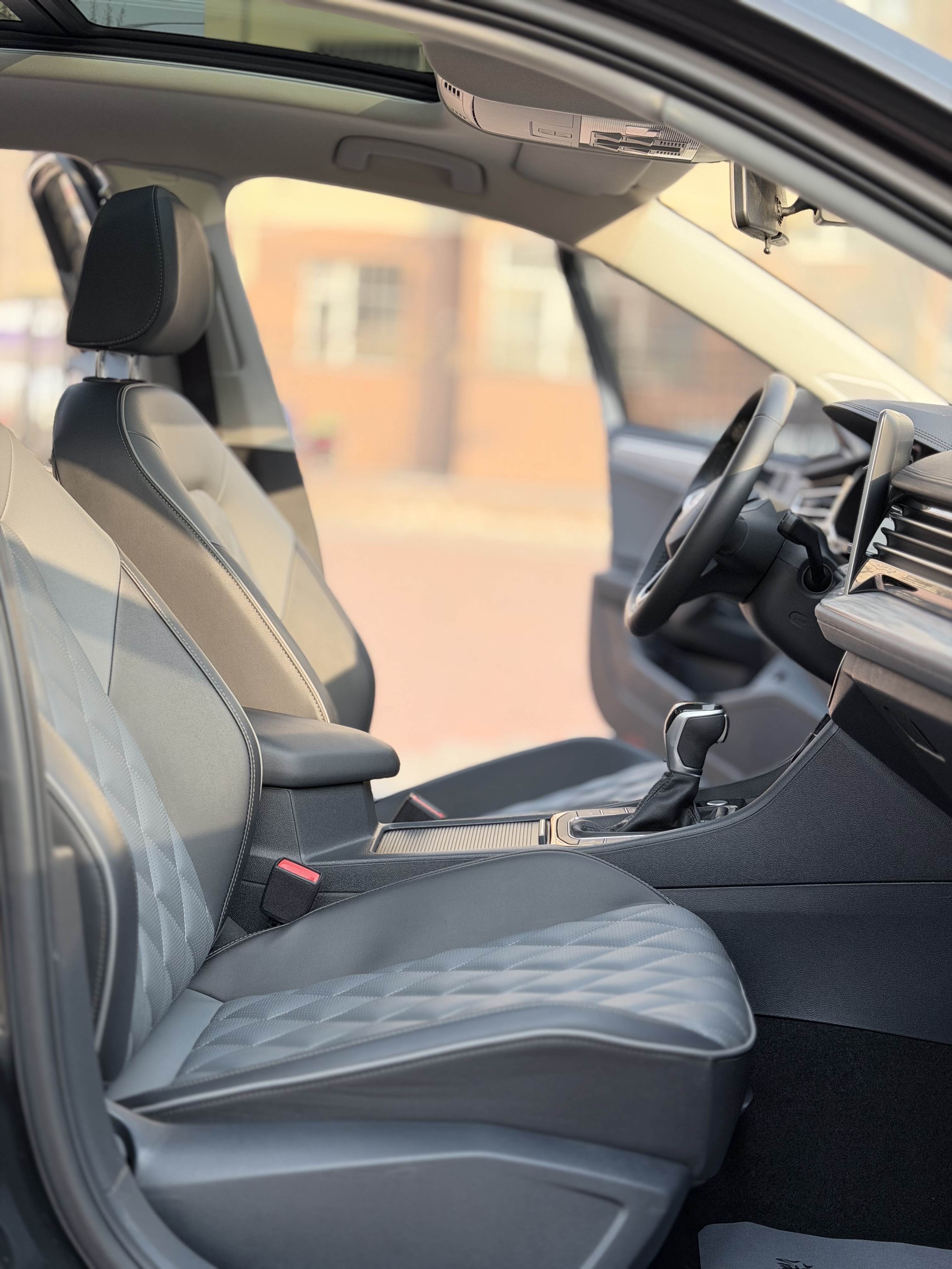 Volkswagen Sagitar 2024 car image #12