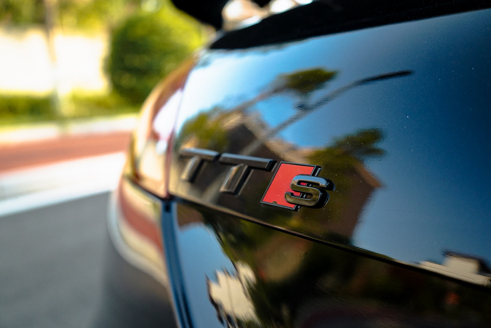 Audi TTS 2011 car image #12