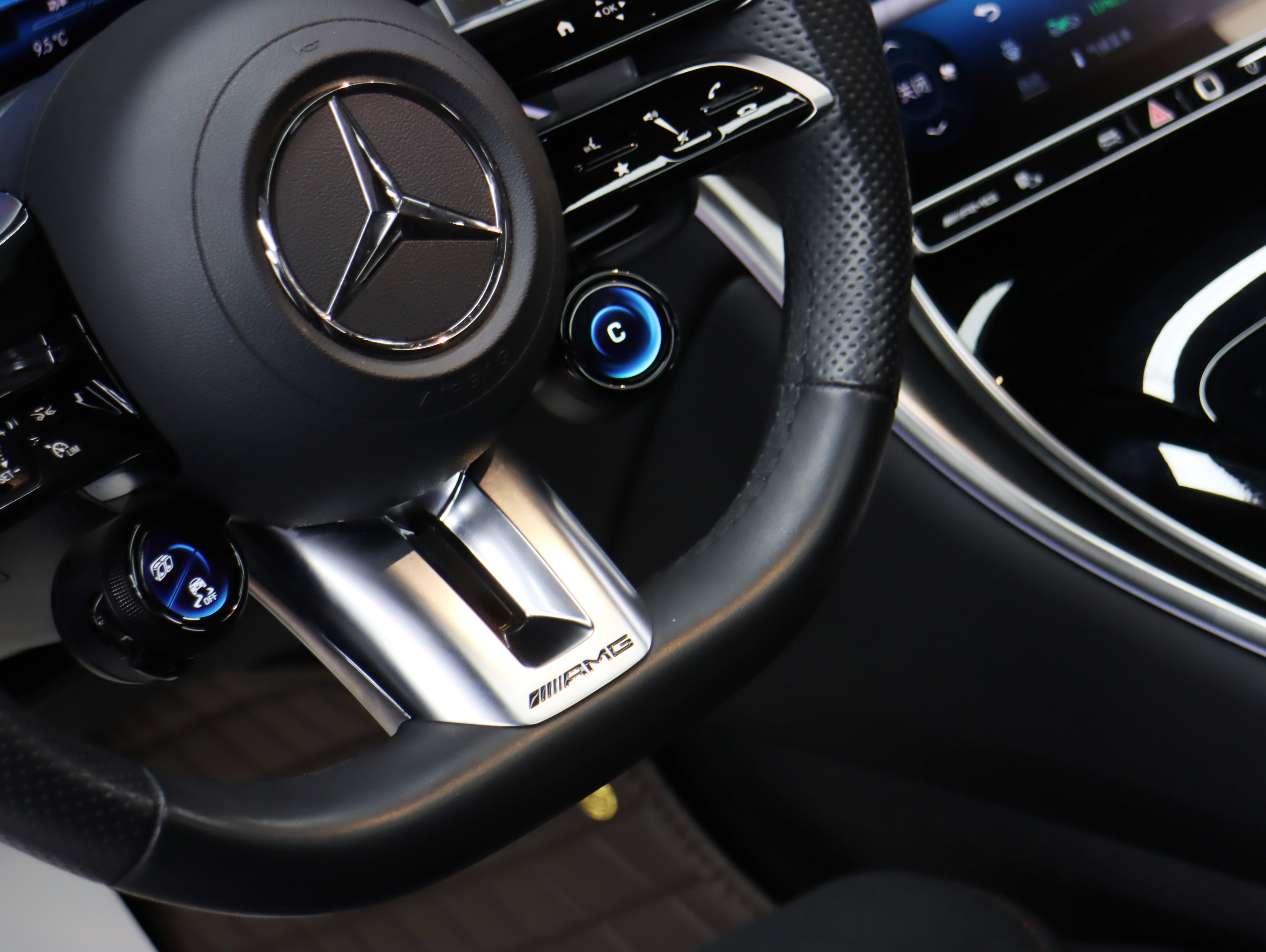 Mercedes-Benz GLC AMG 2025 #12 Mercedes-Benz GLC AMG 2025 car image #12