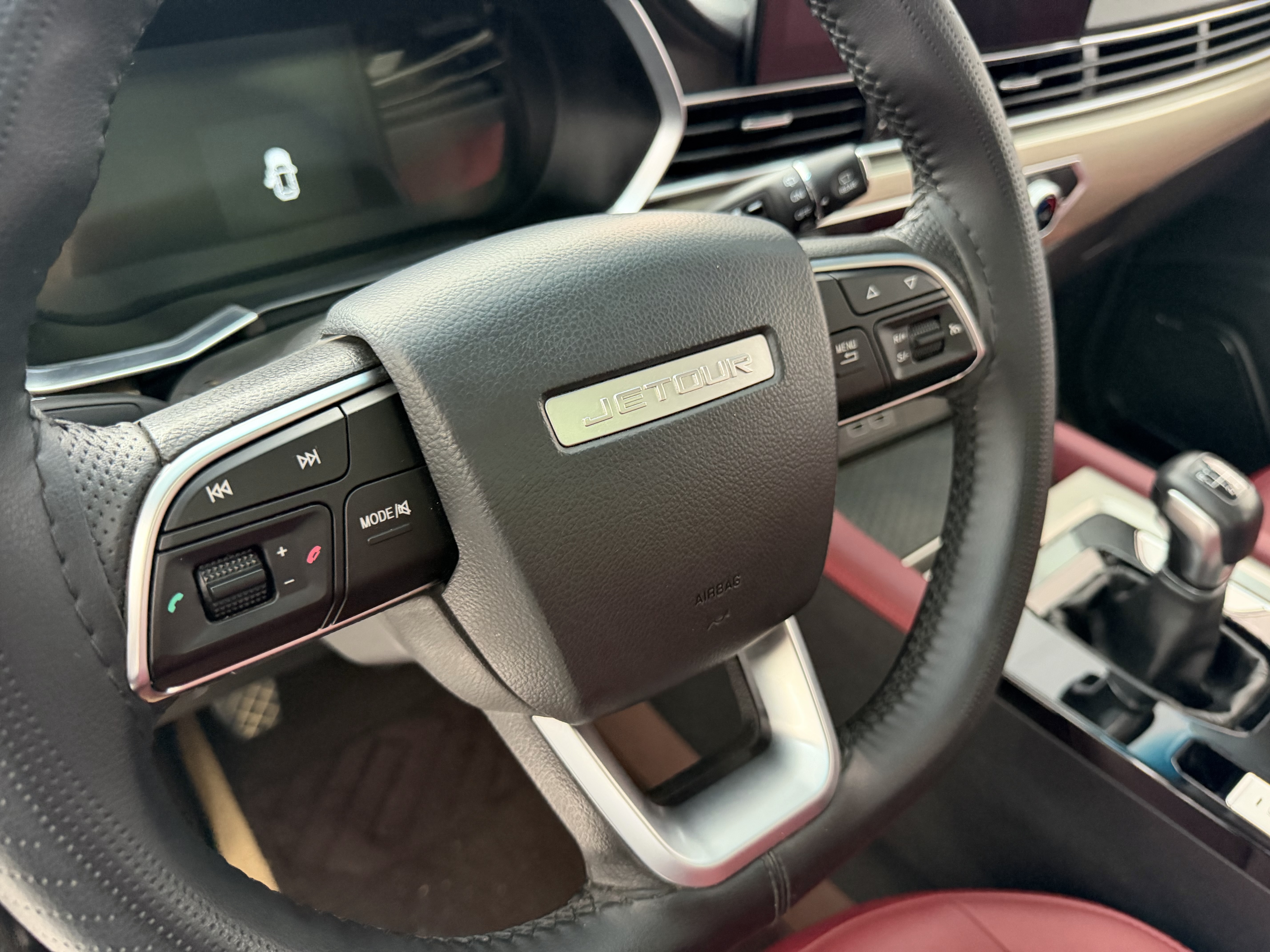 X70 2024 car image #12