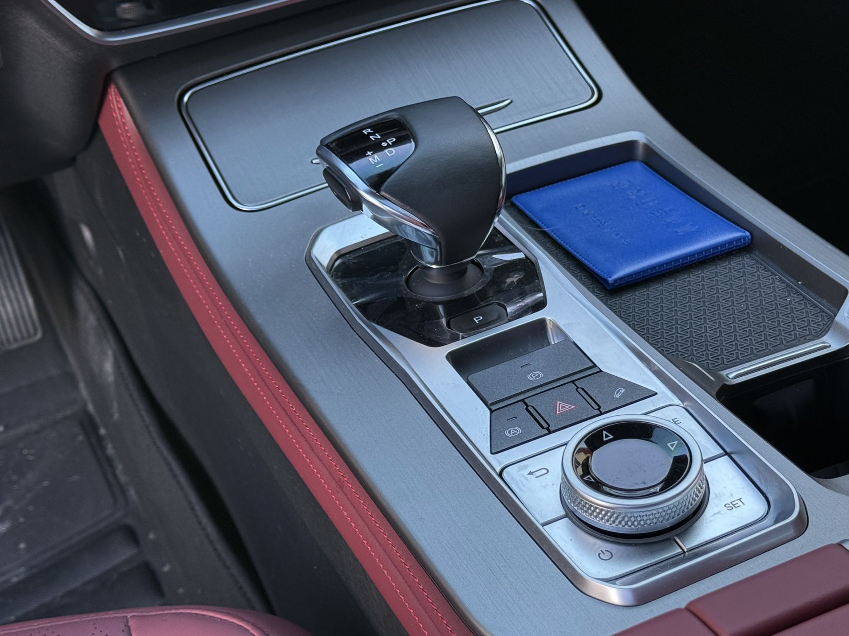 X70 PLUS 2024 car image #12