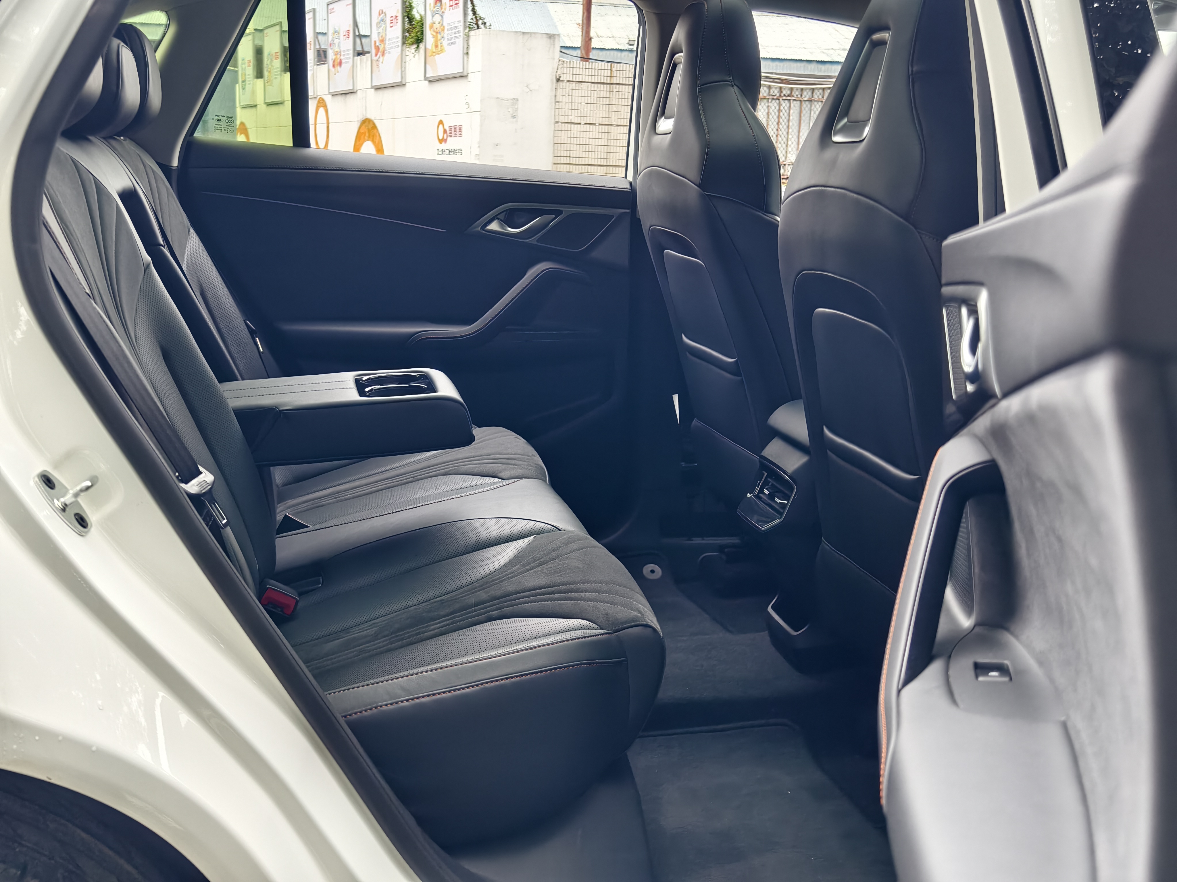 Roewe D5X DMH 2024 imagem de carro #12