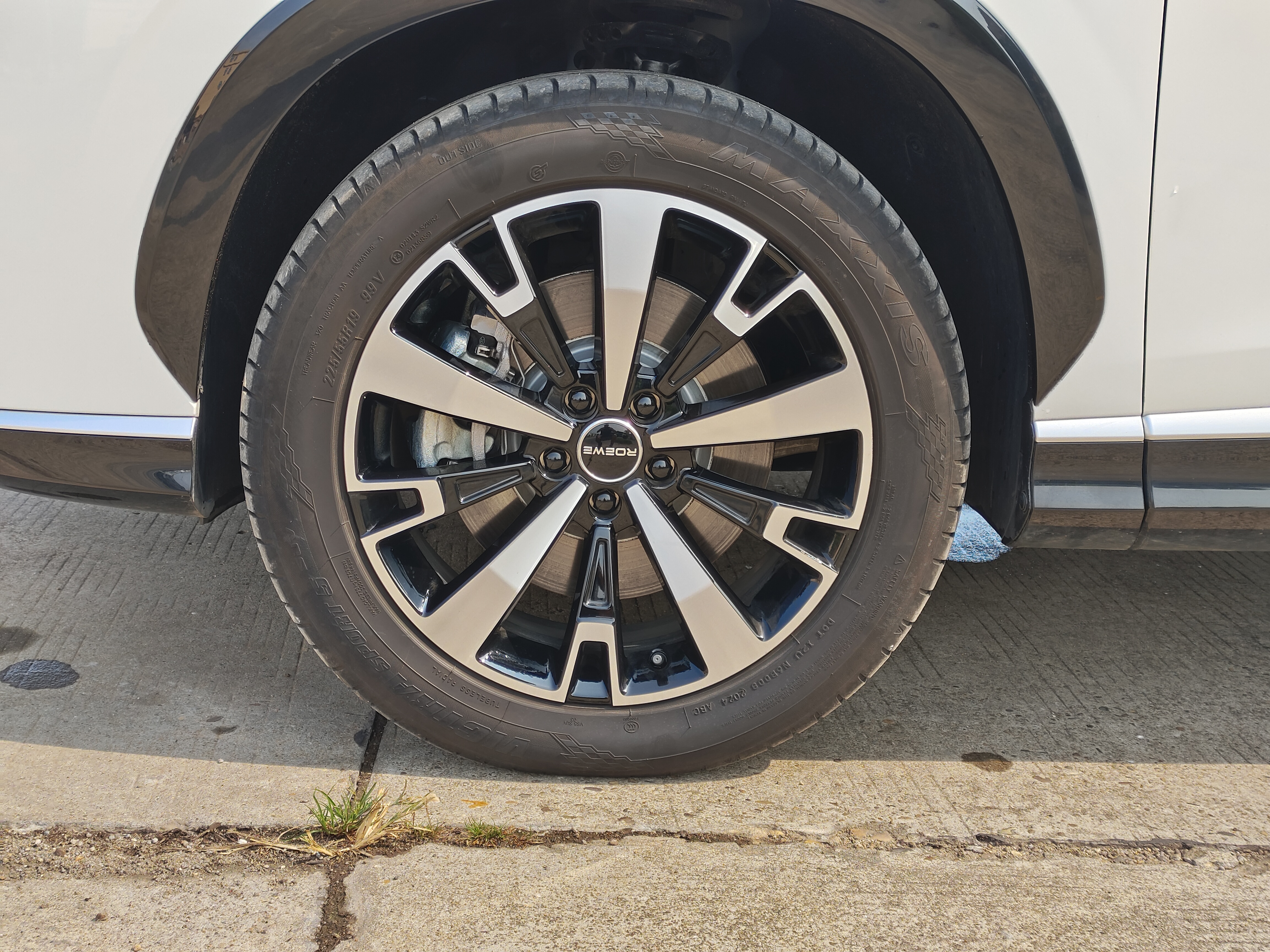 Roewe D5X DMH 2024 car image #12