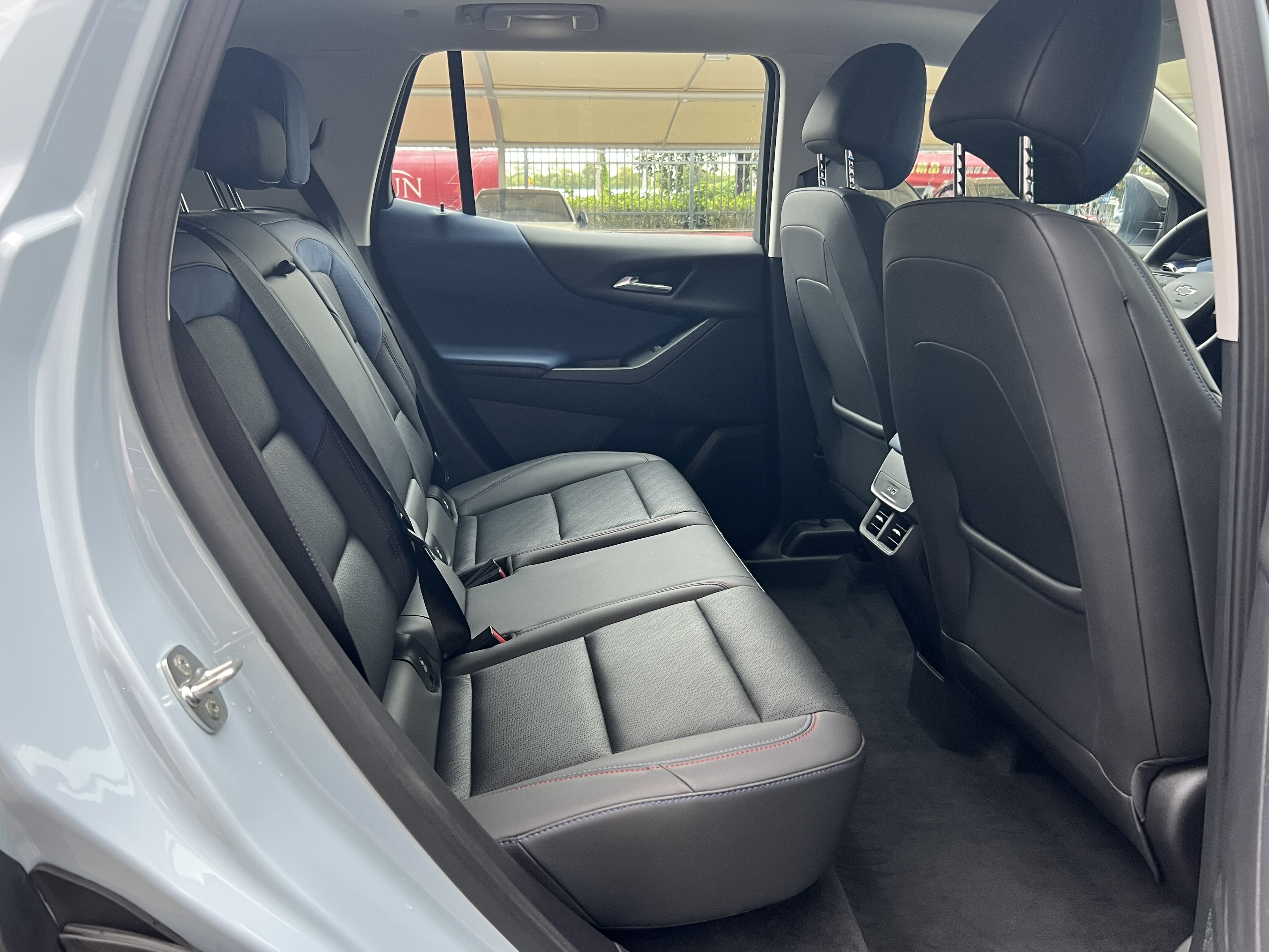 Chevrolet Equinox Plus 2025 car image #12