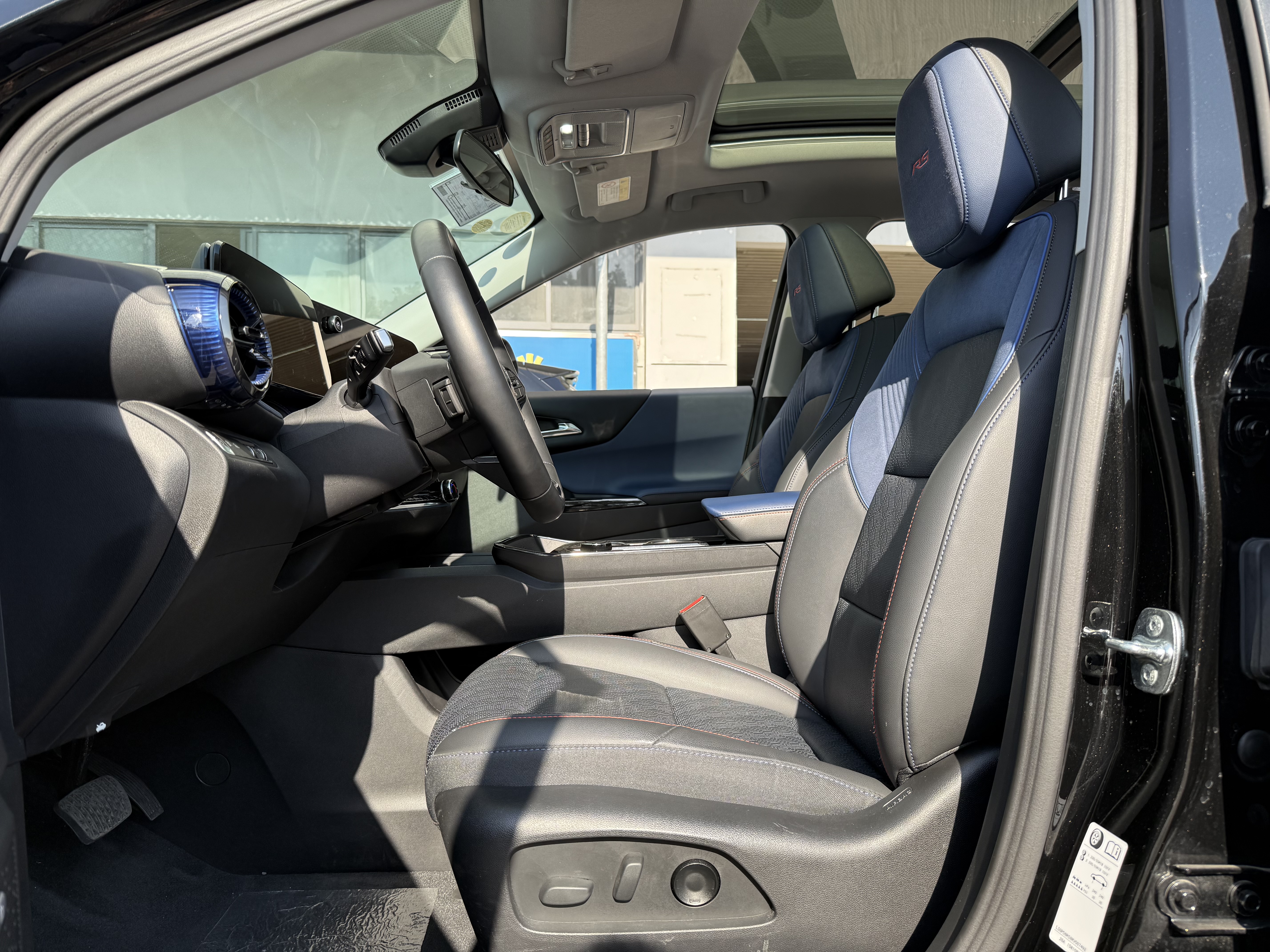 Chevrolet Equinox Plus 2025 car image #12