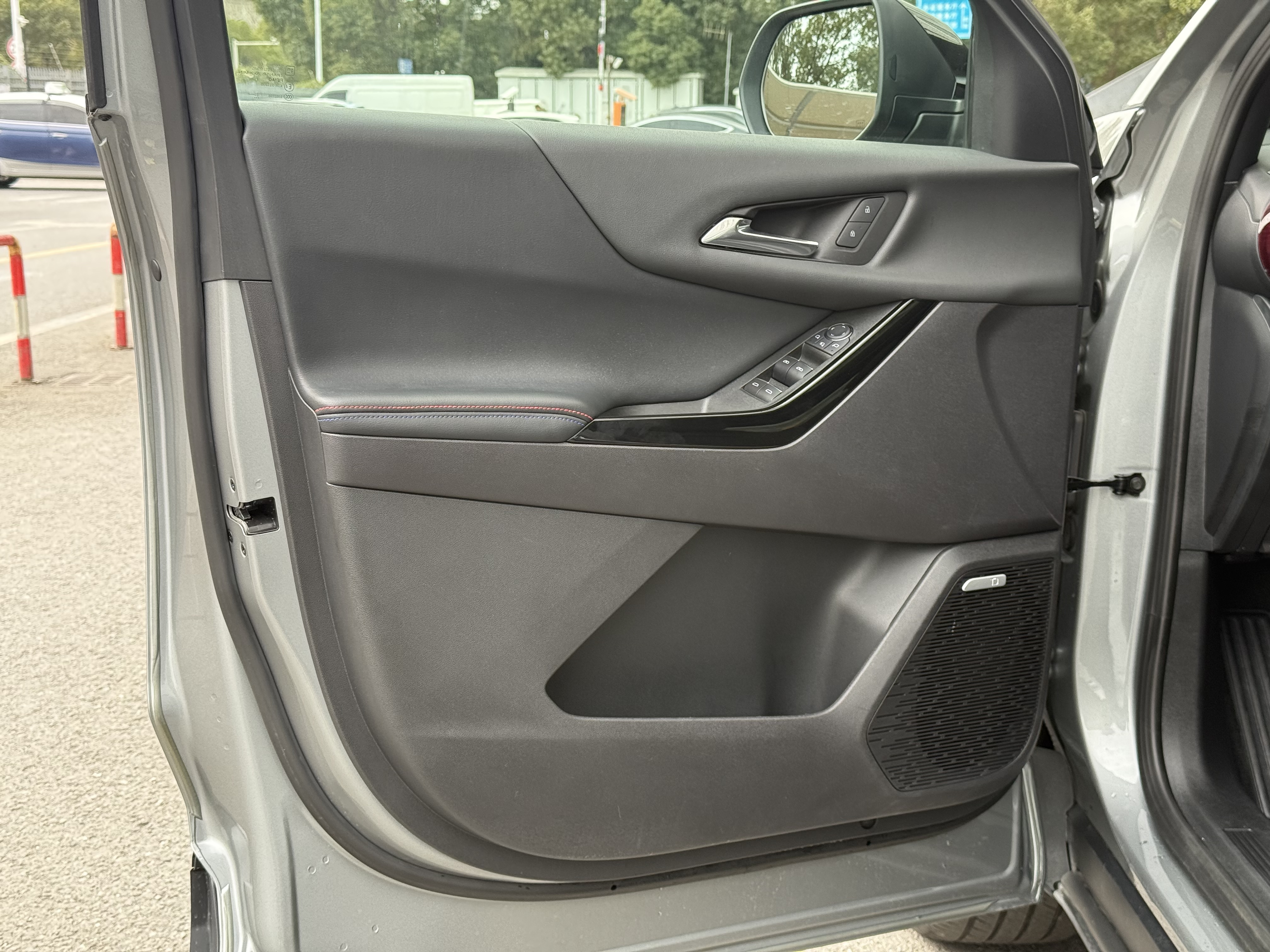 Chevrolet Equinox Plus 2026 car image #12