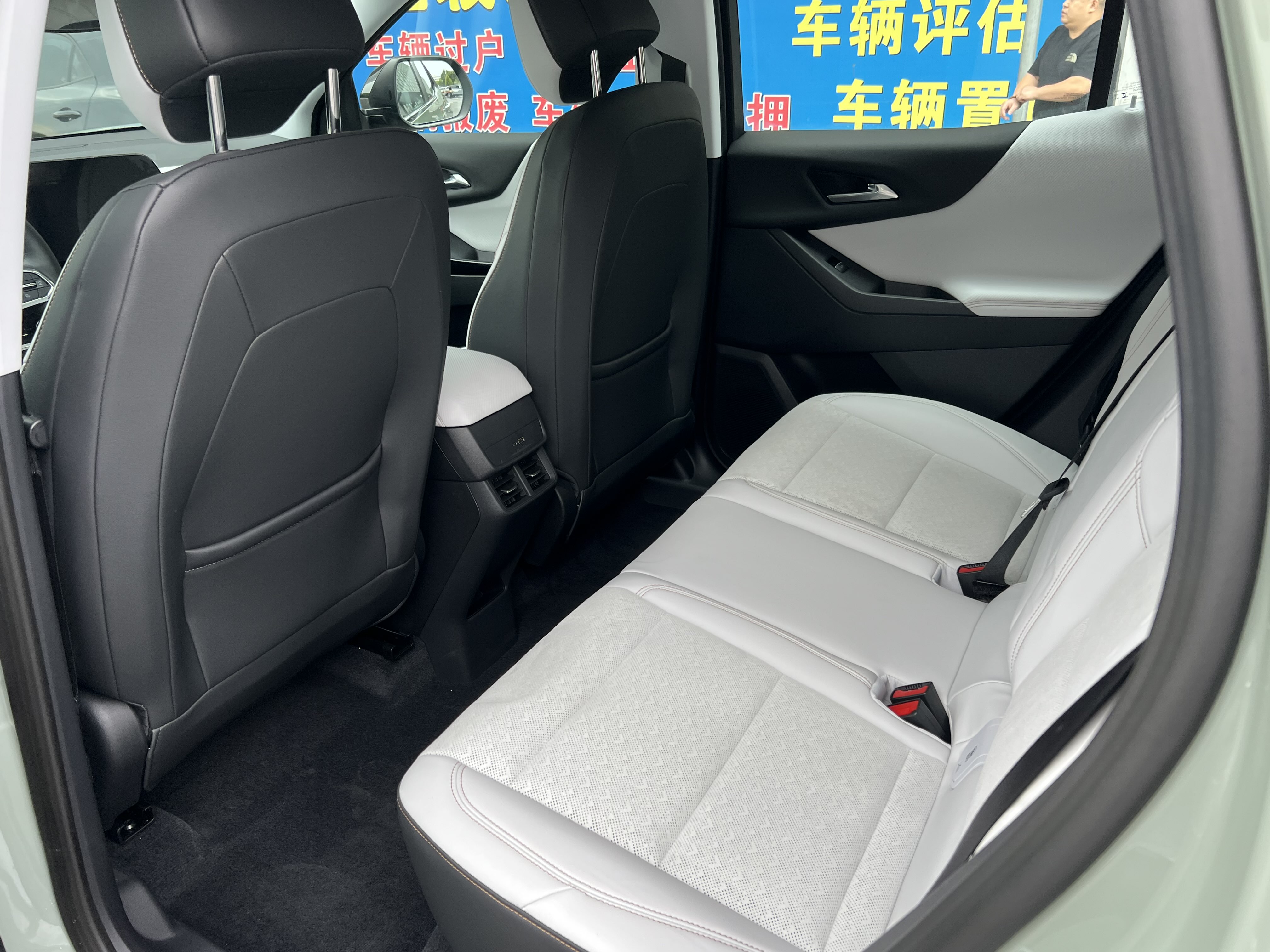 Chevrolet Equinox Plus 2025 car image #12