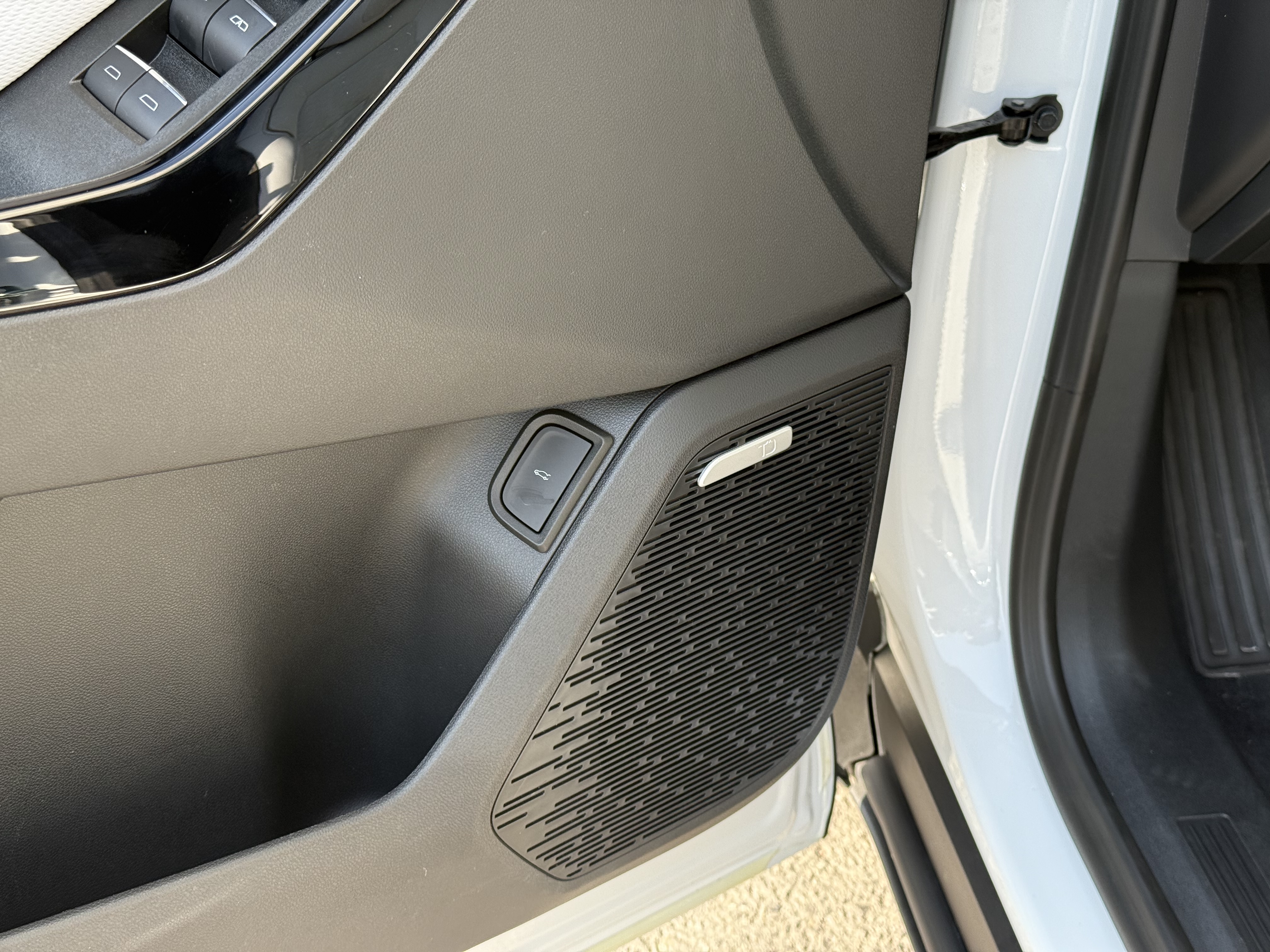 Chevrolet Equinox Plus 2025 car image #12