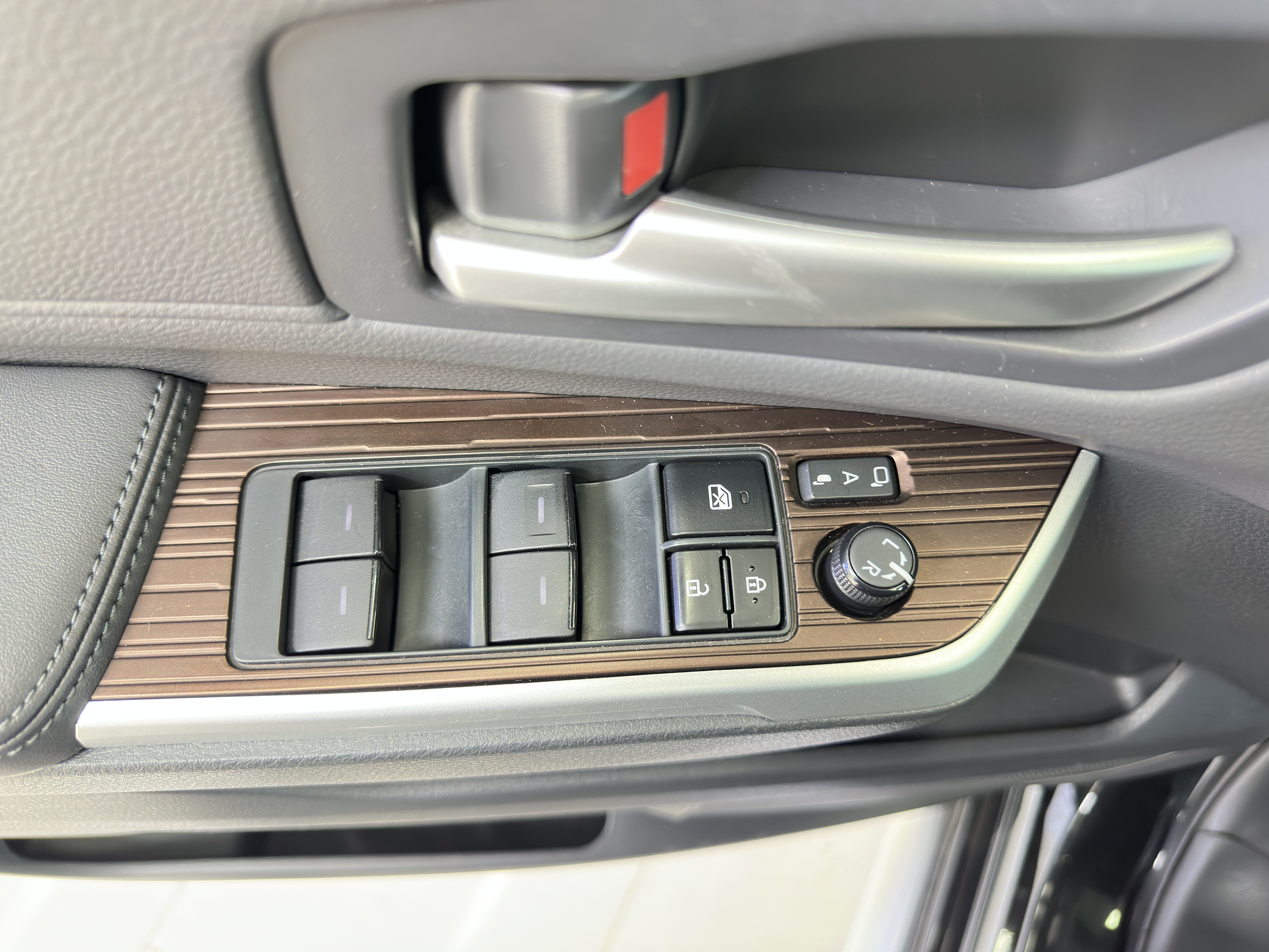 Toyota Granvia 2024 car image #12