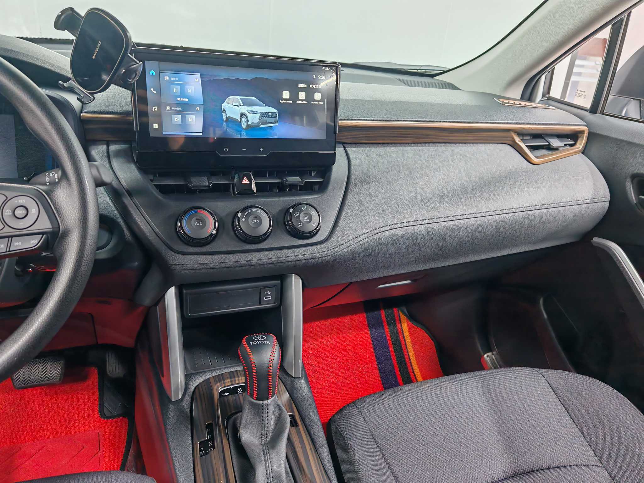 Corolla Cross 2024 car image #12