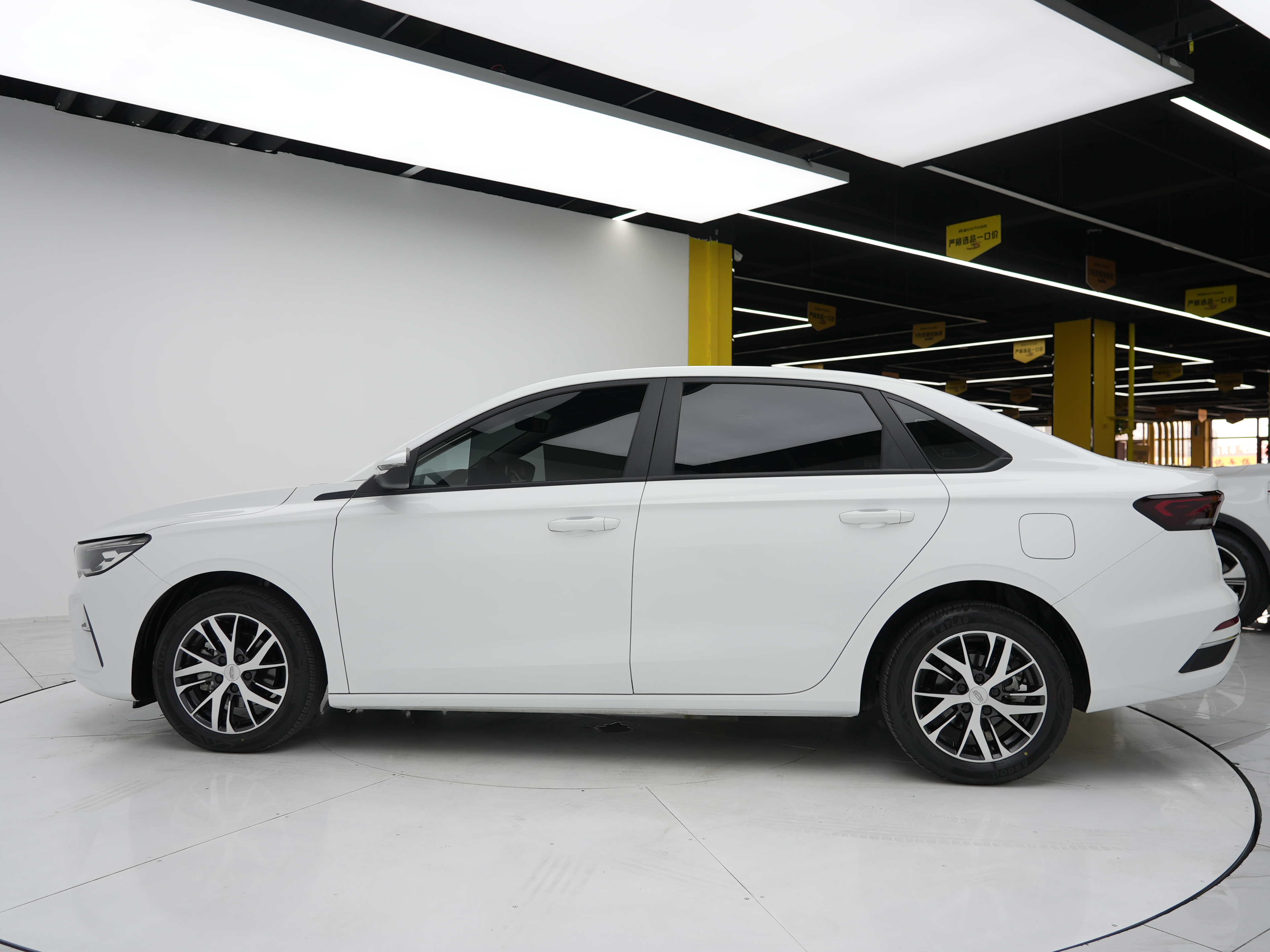 Emgrand 2024 #12 Emgrand 2024 car image #12
