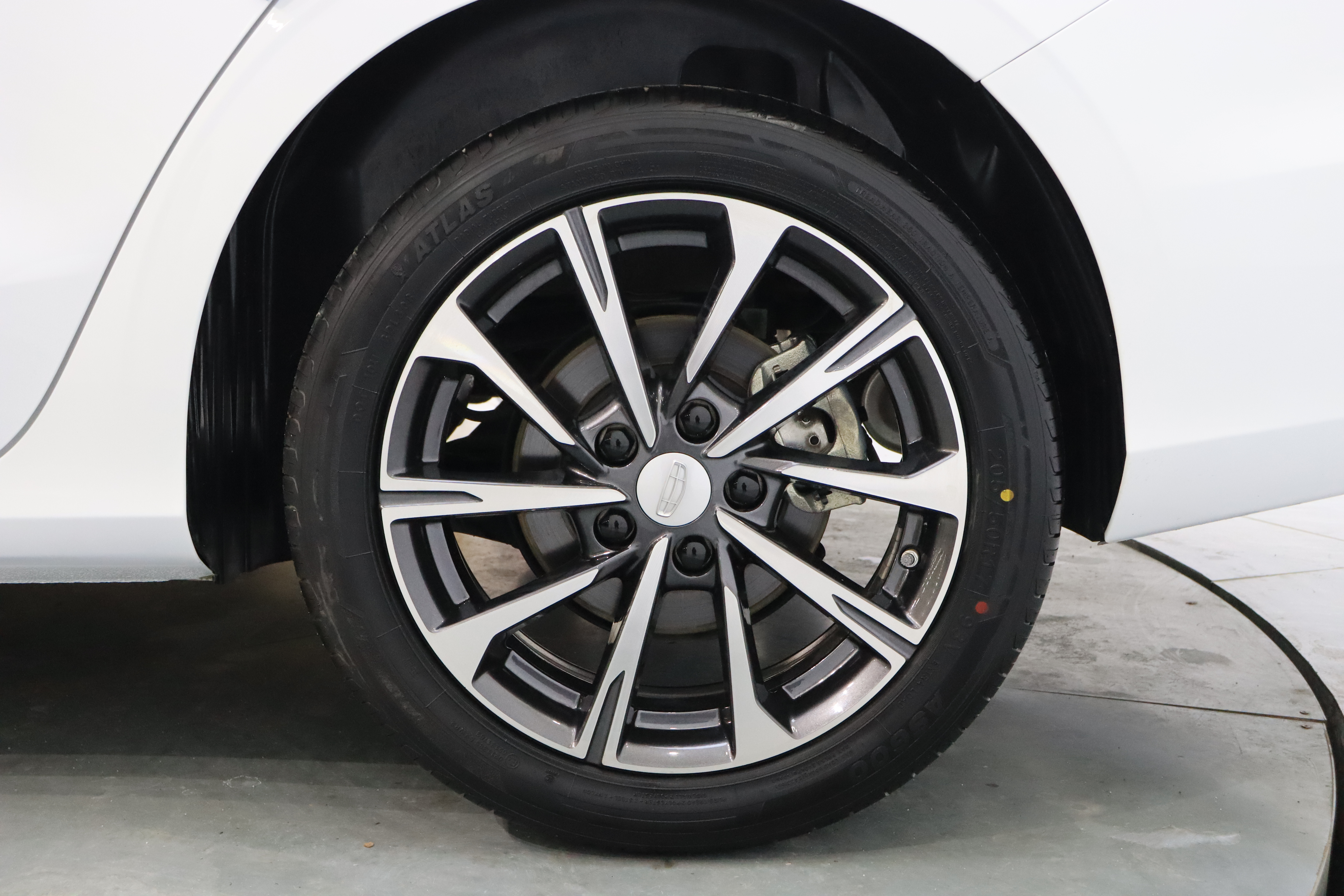 GEELY Emgrand 2025 #12 GEELY Emgrand 2025 car image #12