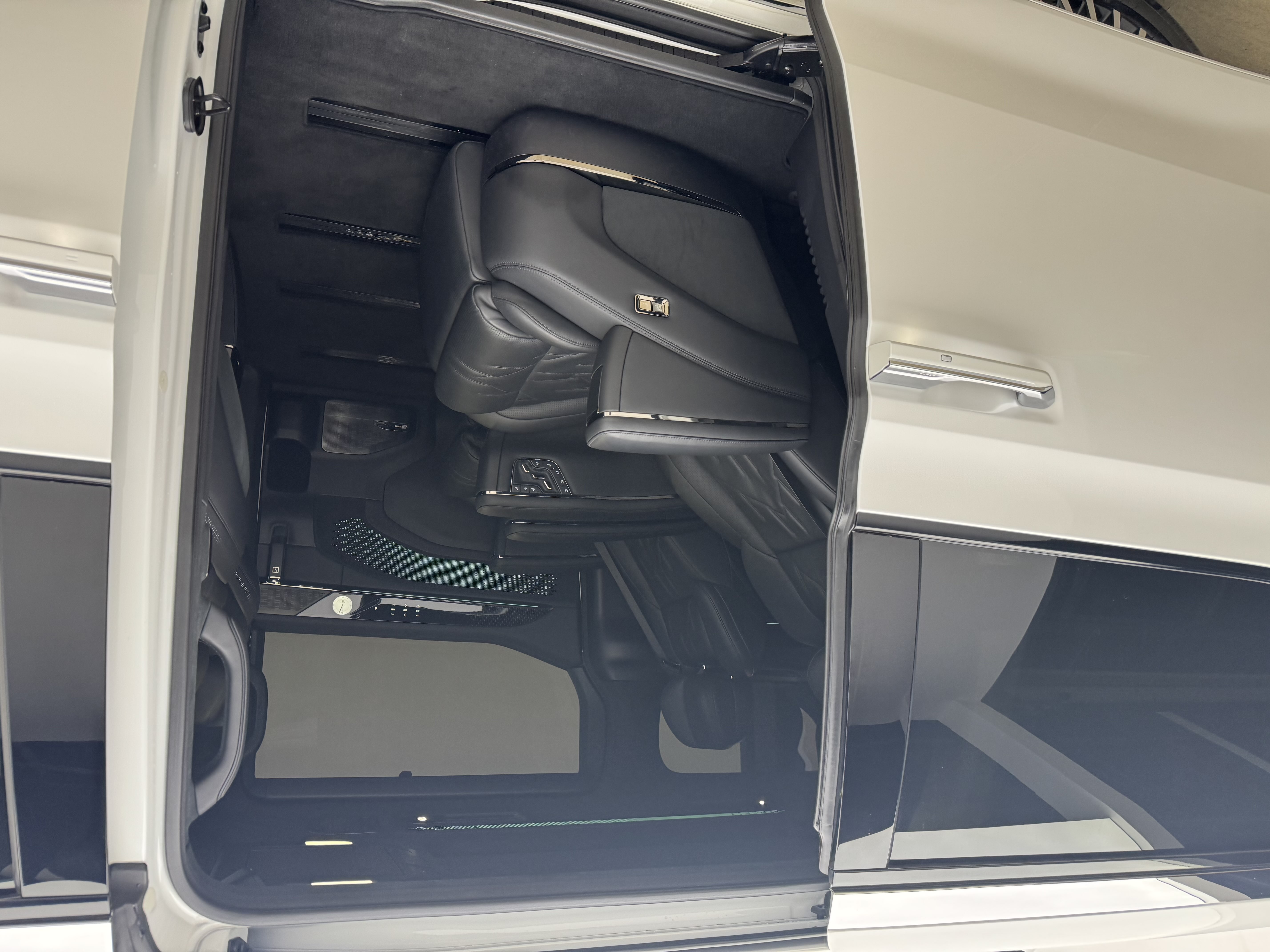 极氪 极氪009 2024 汽车图片 #12