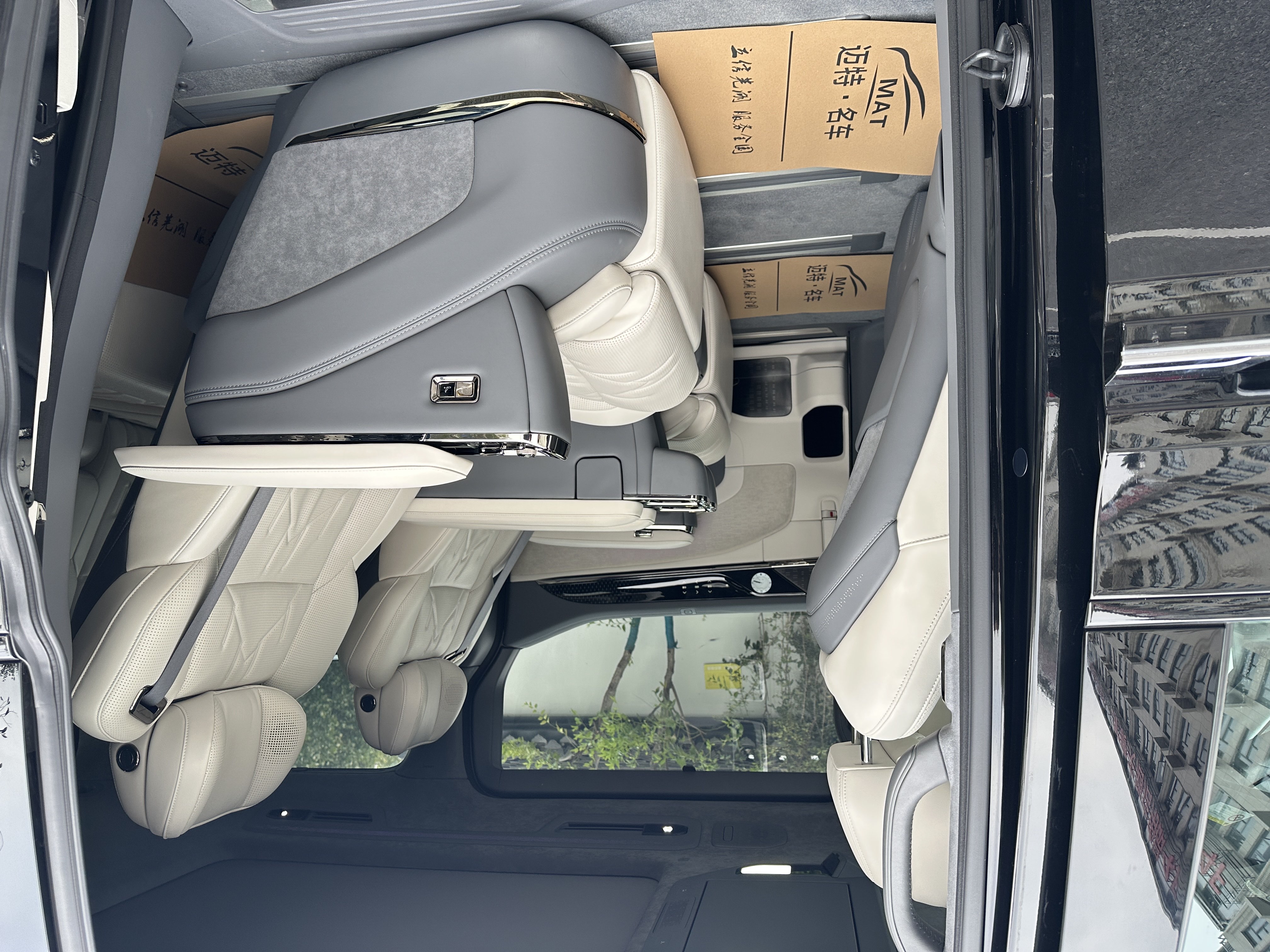 极氪 极氪009 2024 汽车图片 #12