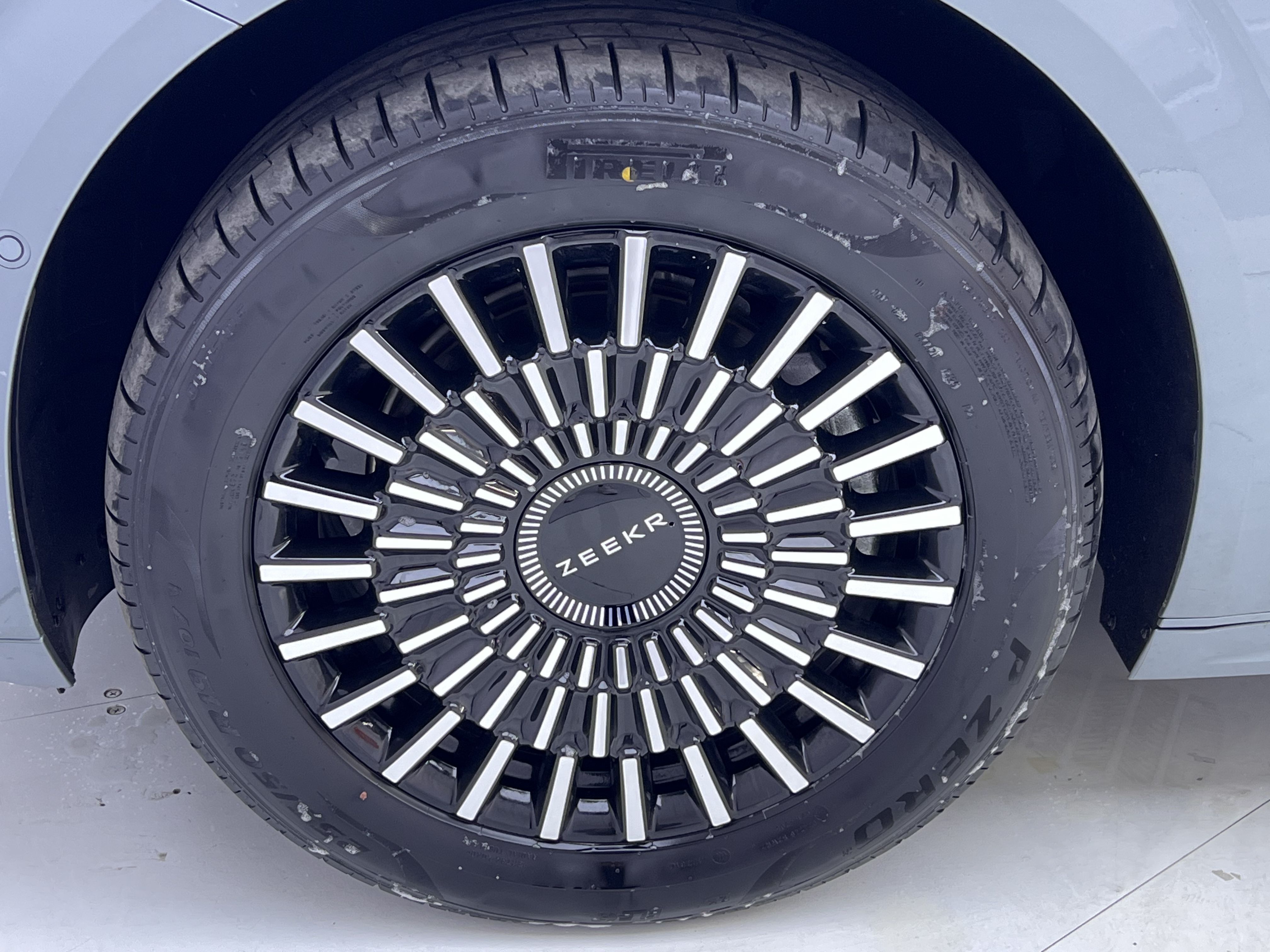 极氪 极氪009 2025 汽车图片 #12