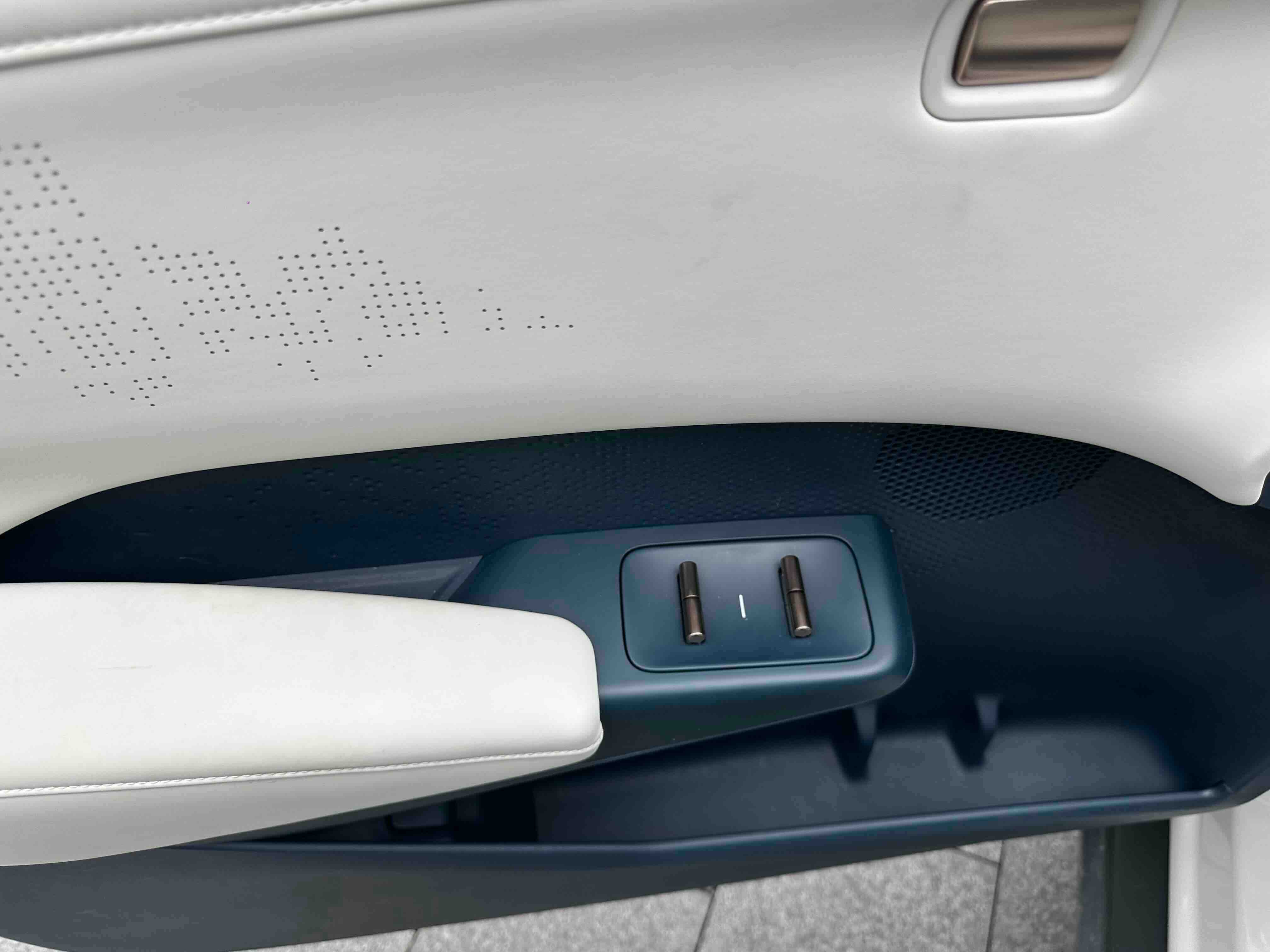 Zeekr X 2024 car image #12