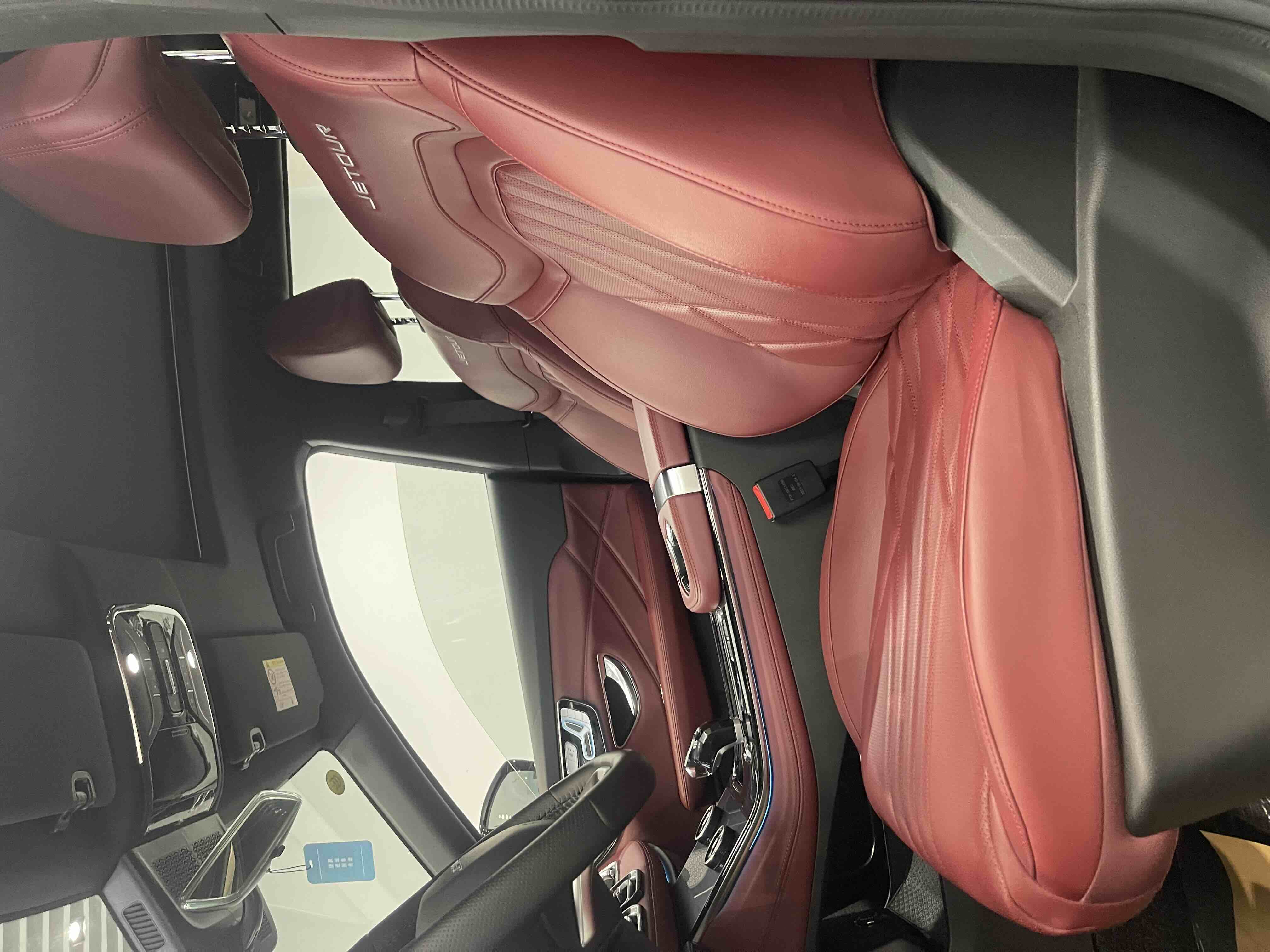 X70 PLUS 2024 car image #12