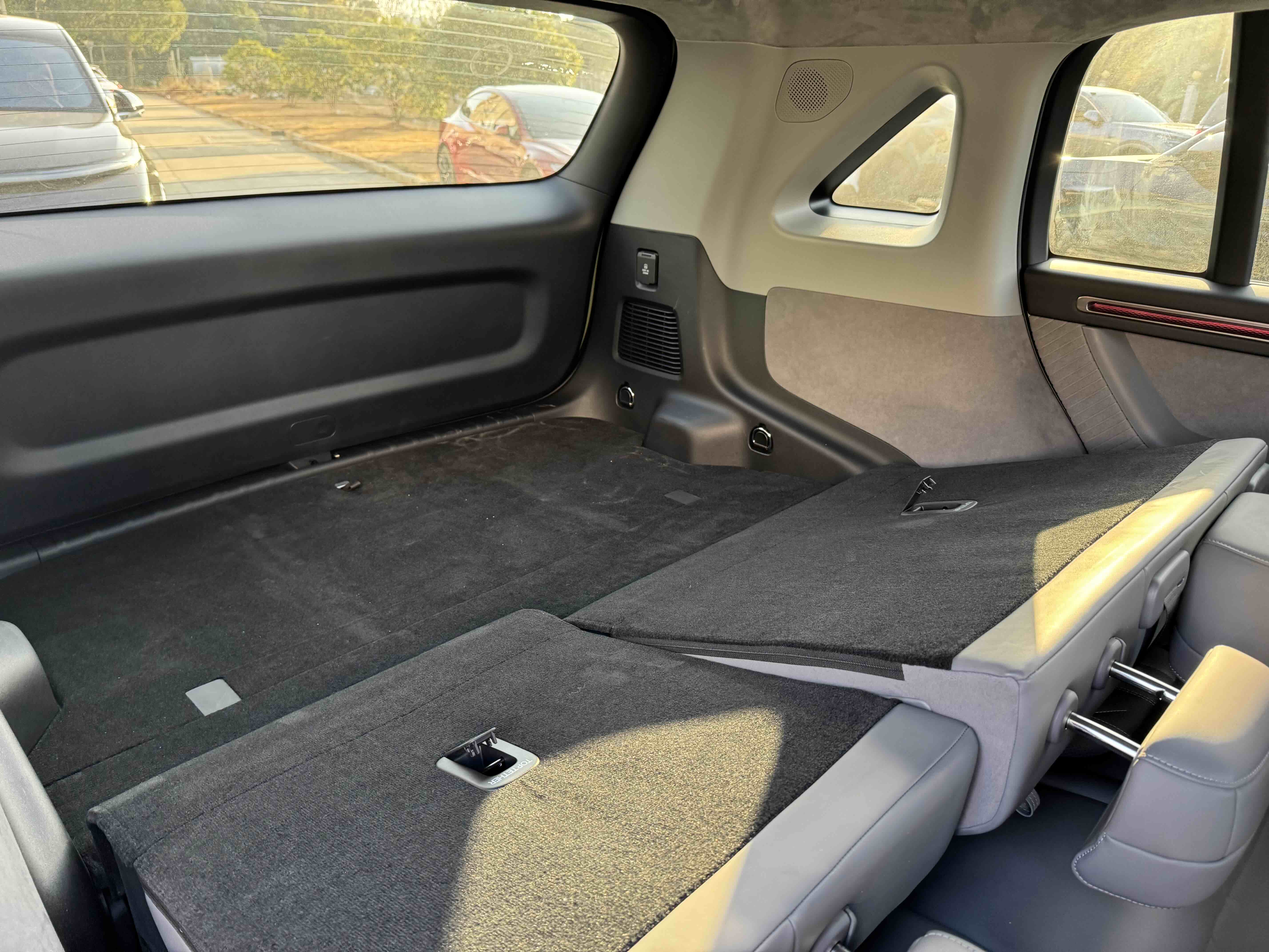 极氪 极氪MIX 2024 汽车图片 #12