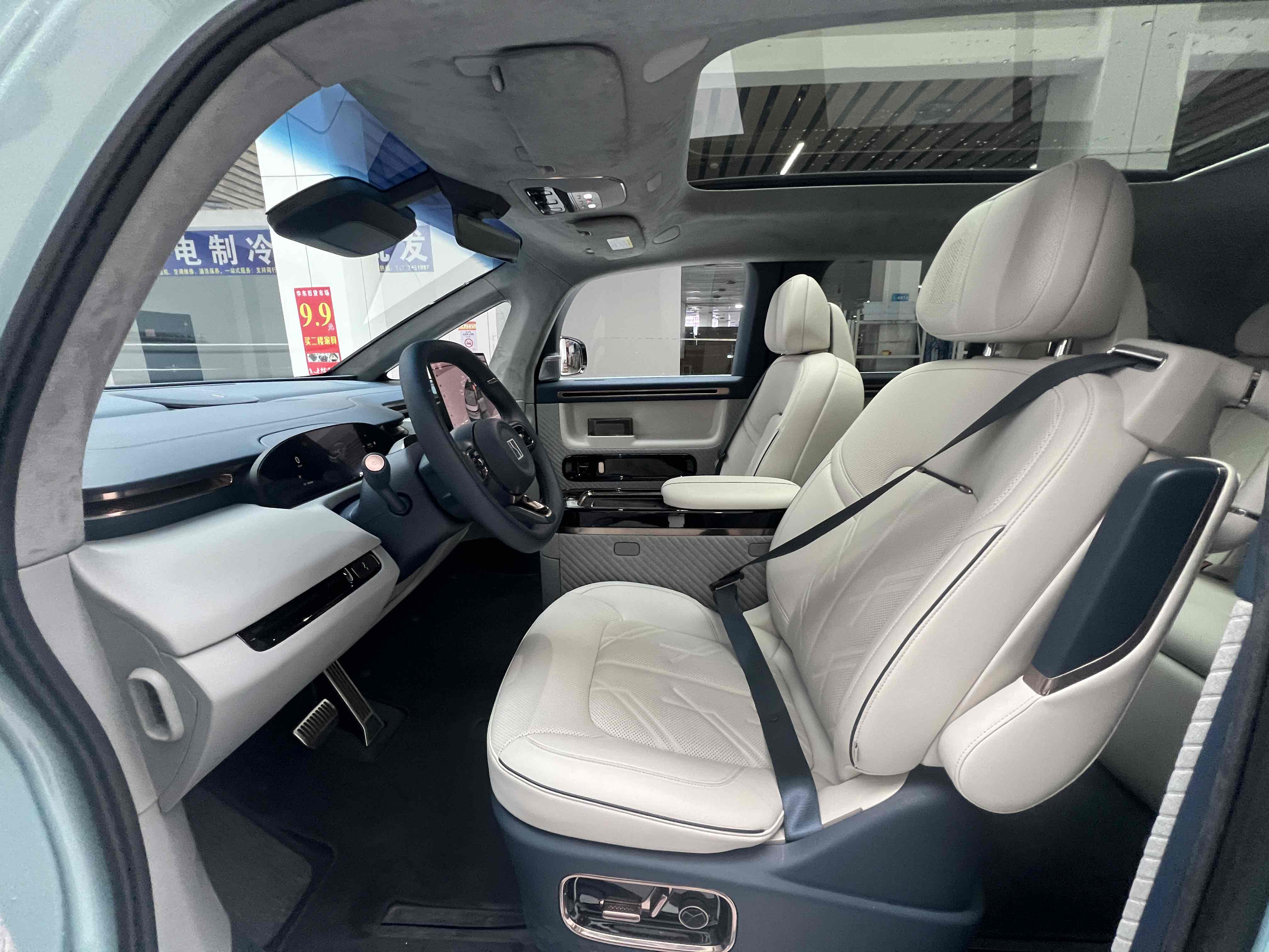 极氪 极氪MIX 2024 汽车图片 #12