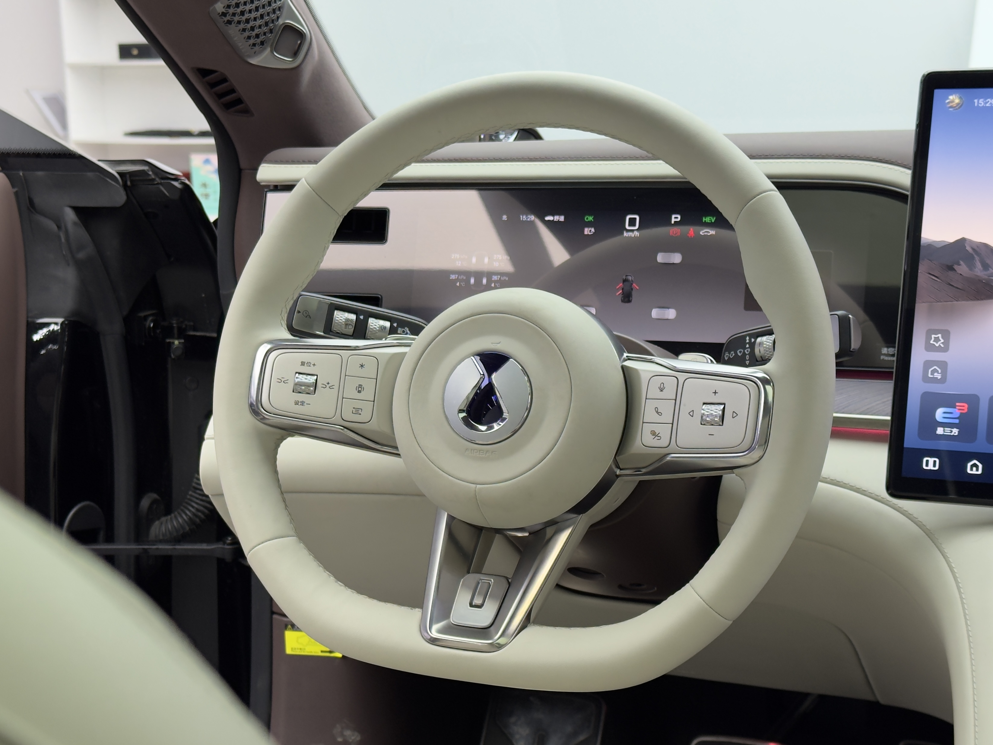 Denza Z9GT 2025 #12 Denza Z9GT 2025 car image #12