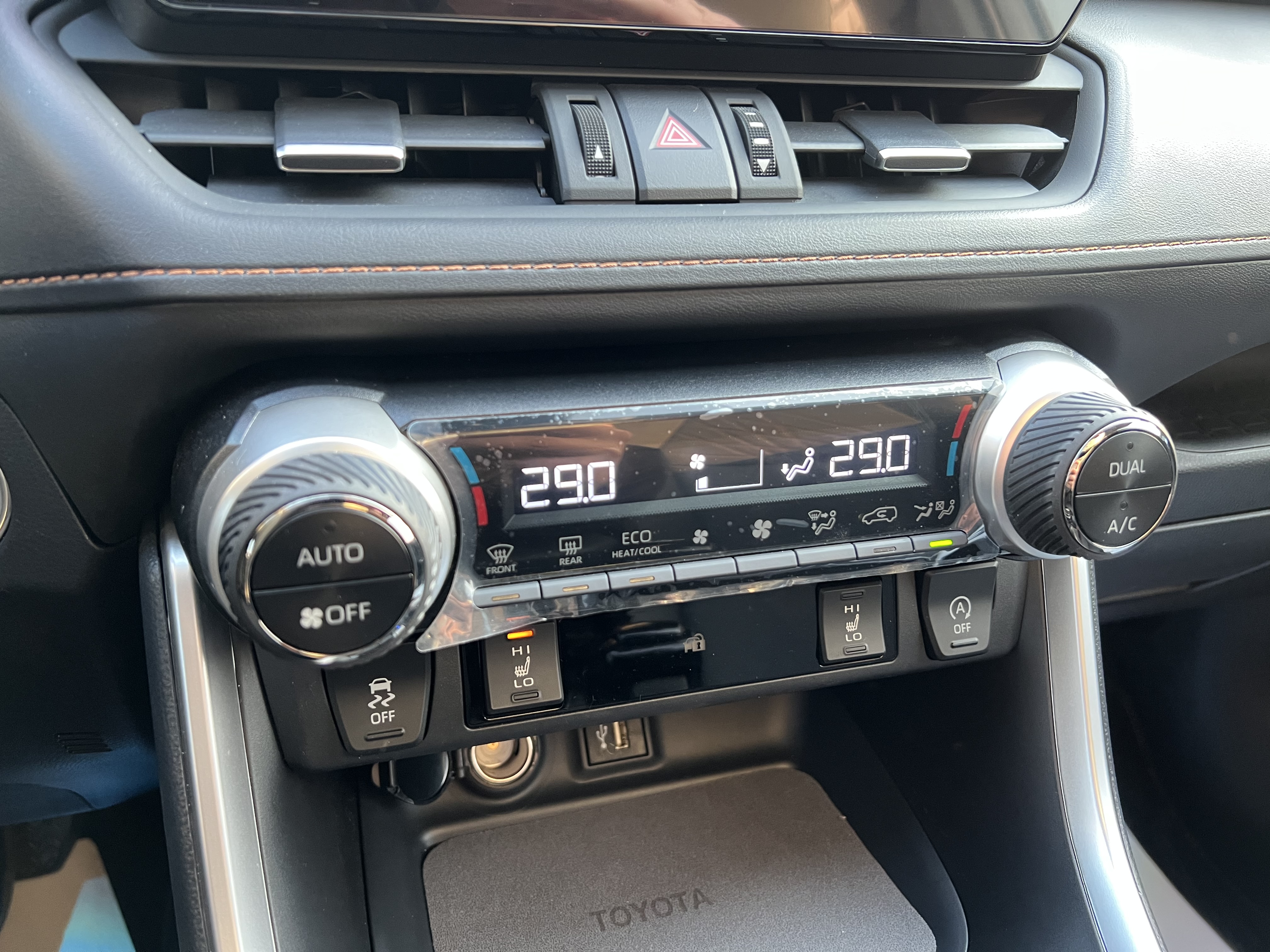 Toyota RAV4 2025 car image #12