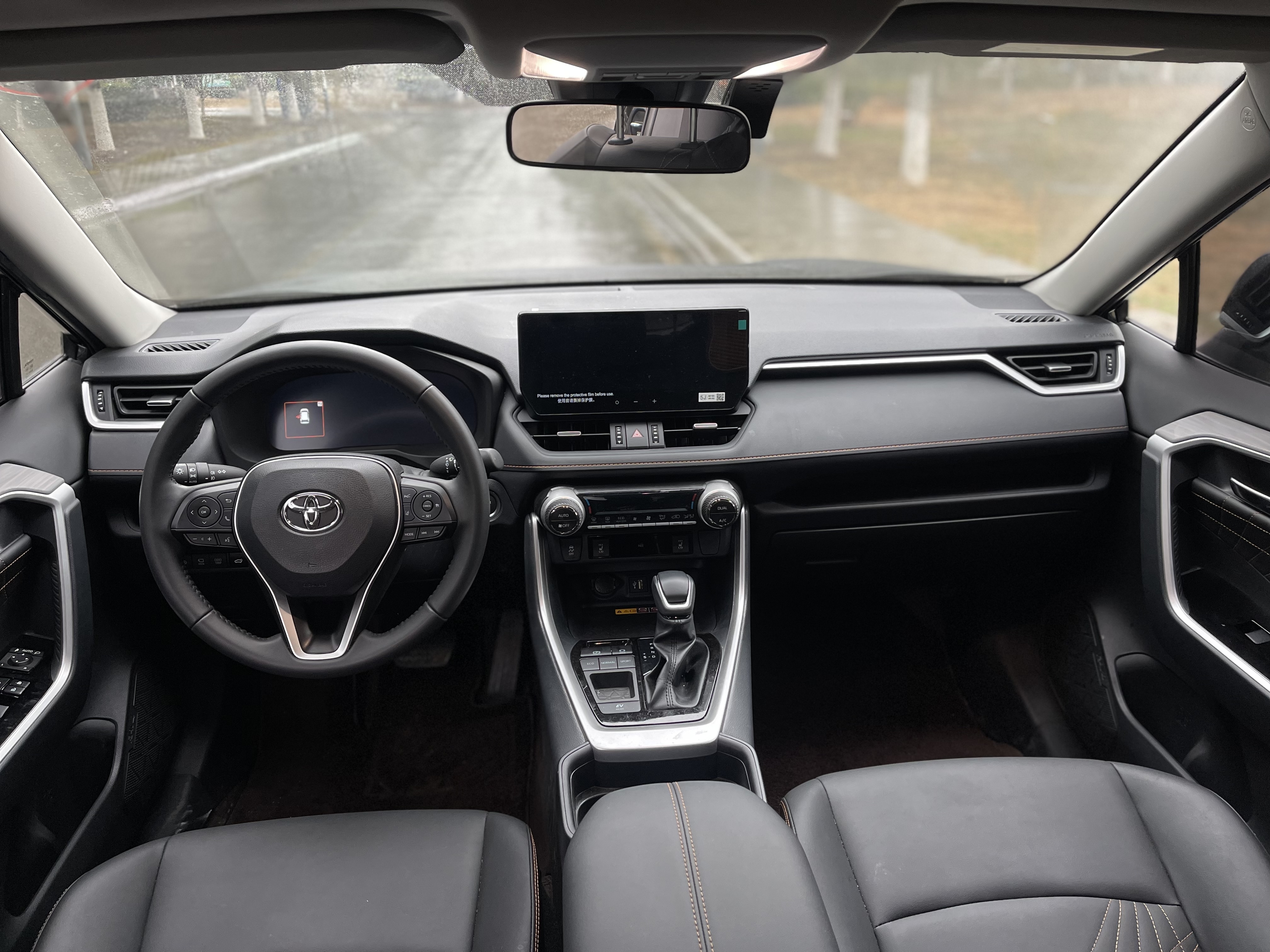Toyota RAV4 2025 car image #12