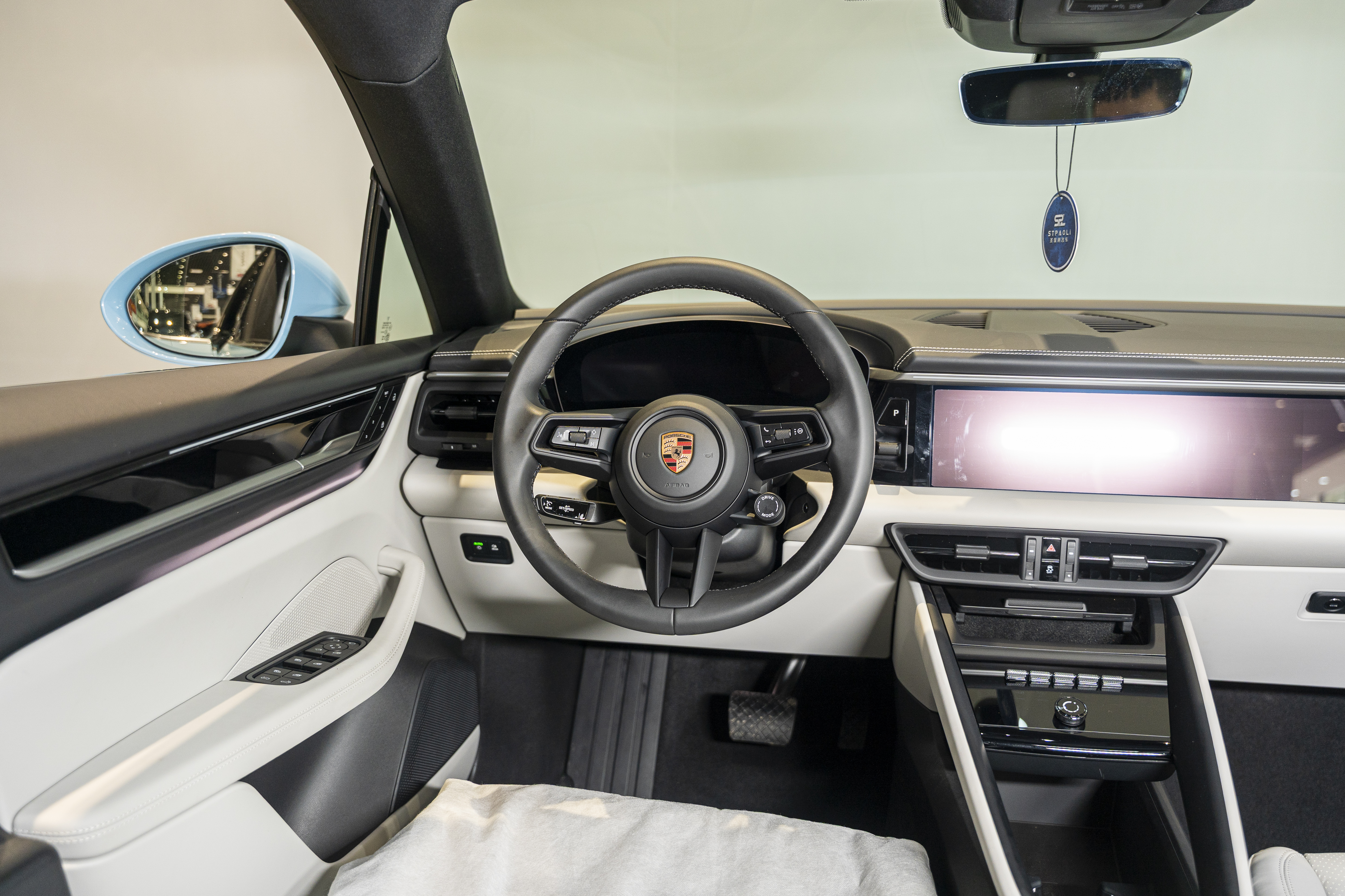 Venza 2025 car image #12