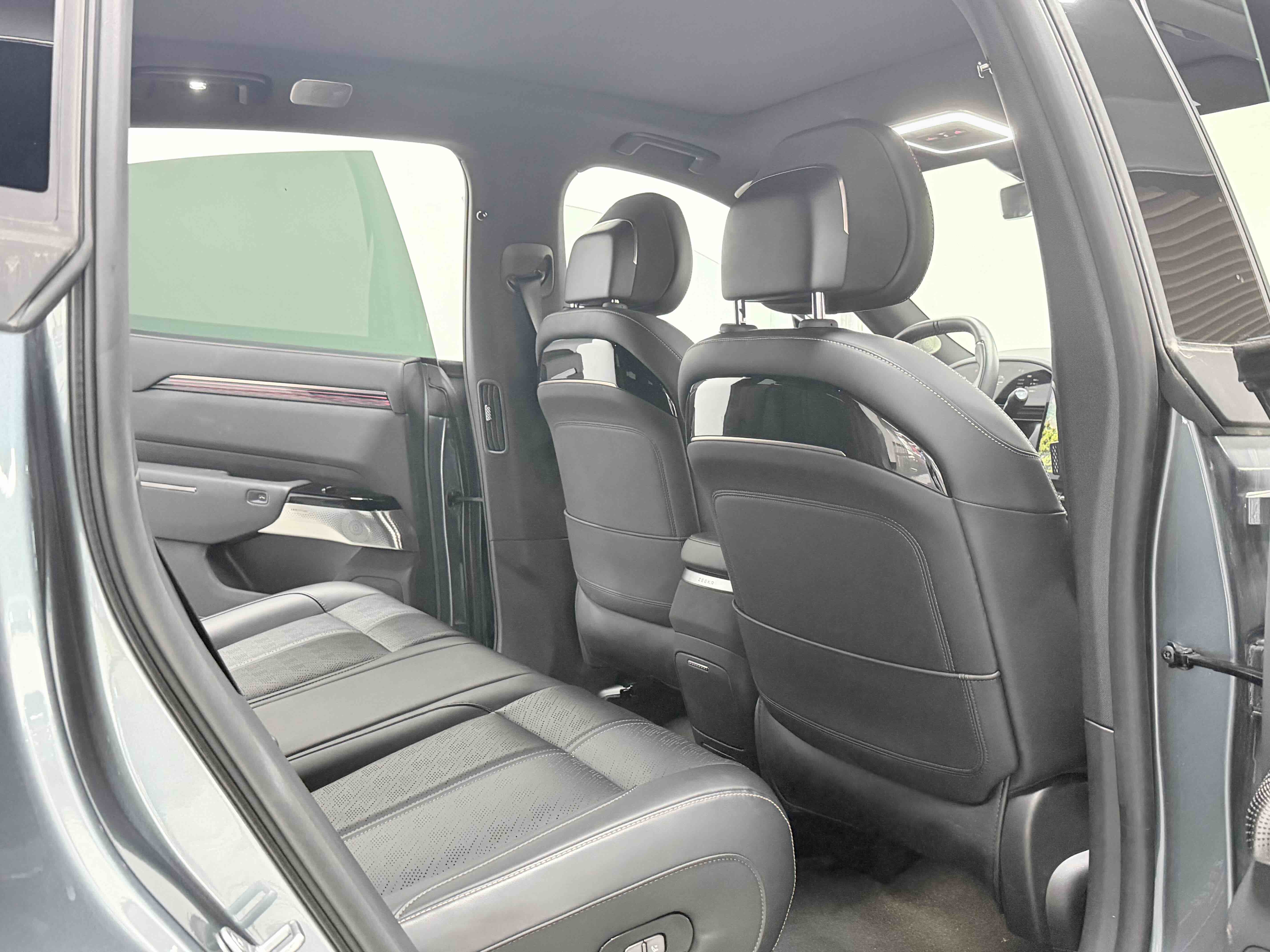 Zeekr 7X 2024 immagine di auto #12