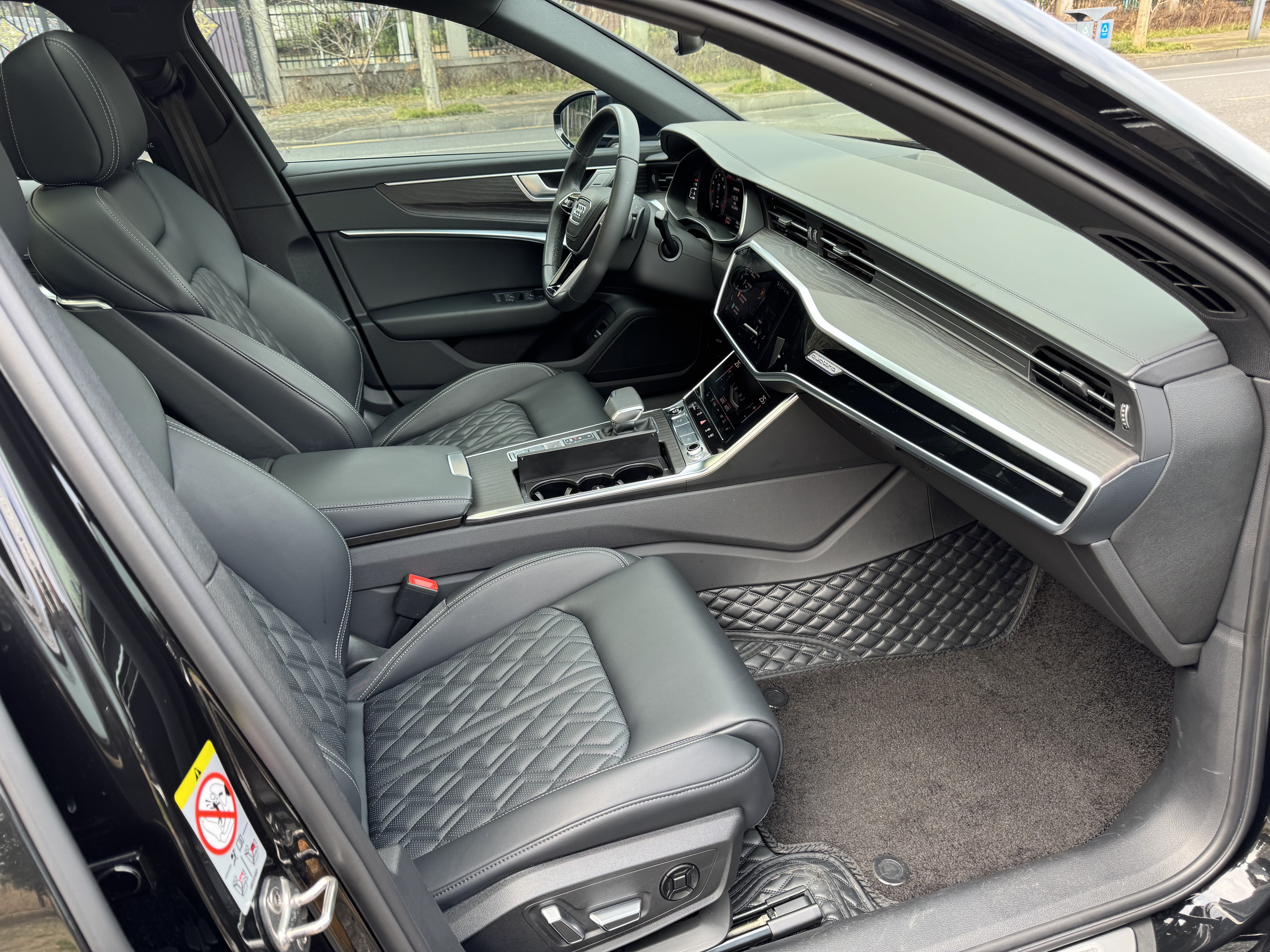 Audi A6L 2025 car image #12