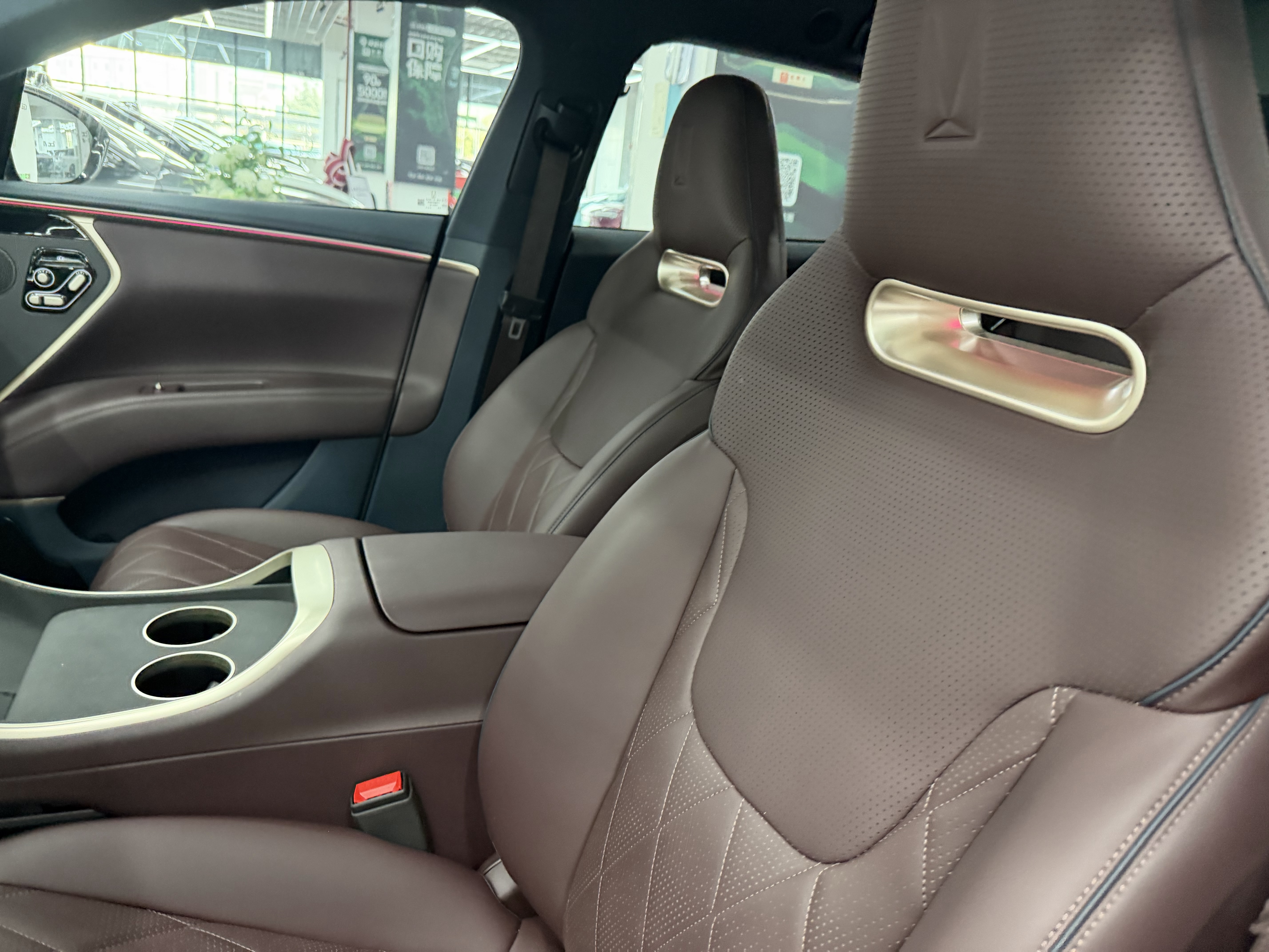 Avatr 11 2025 car image #12