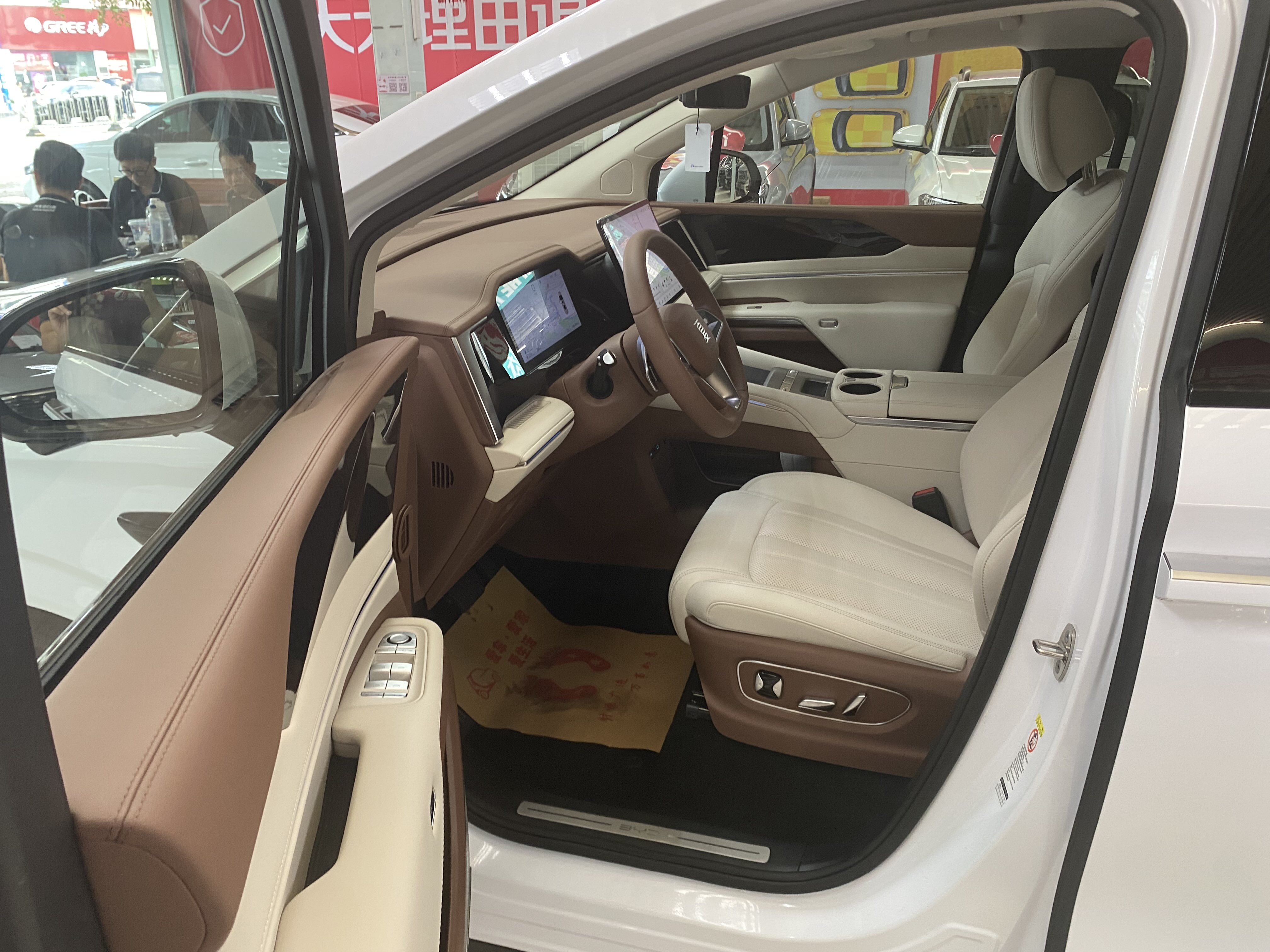 BYD Xia 2025 car image #12