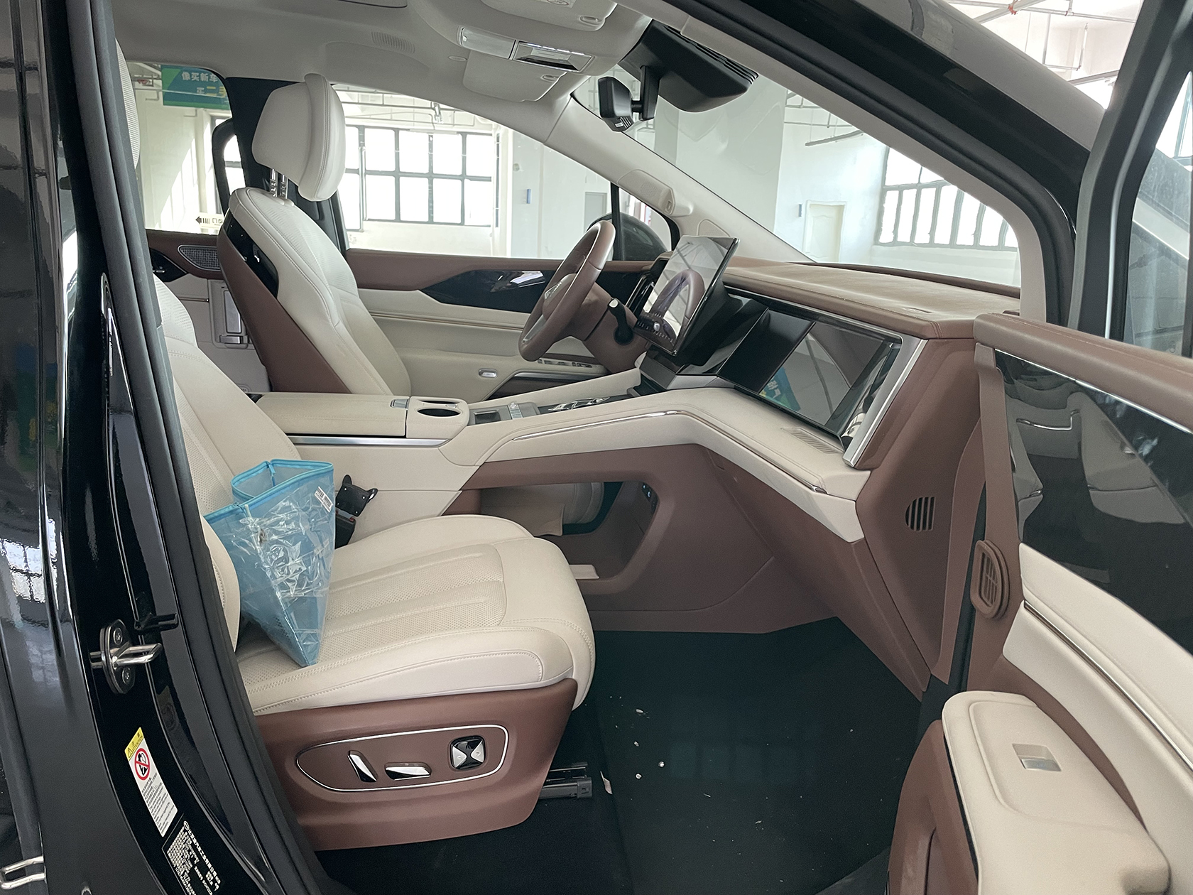 BYD Xia 2025 immagine di auto #12