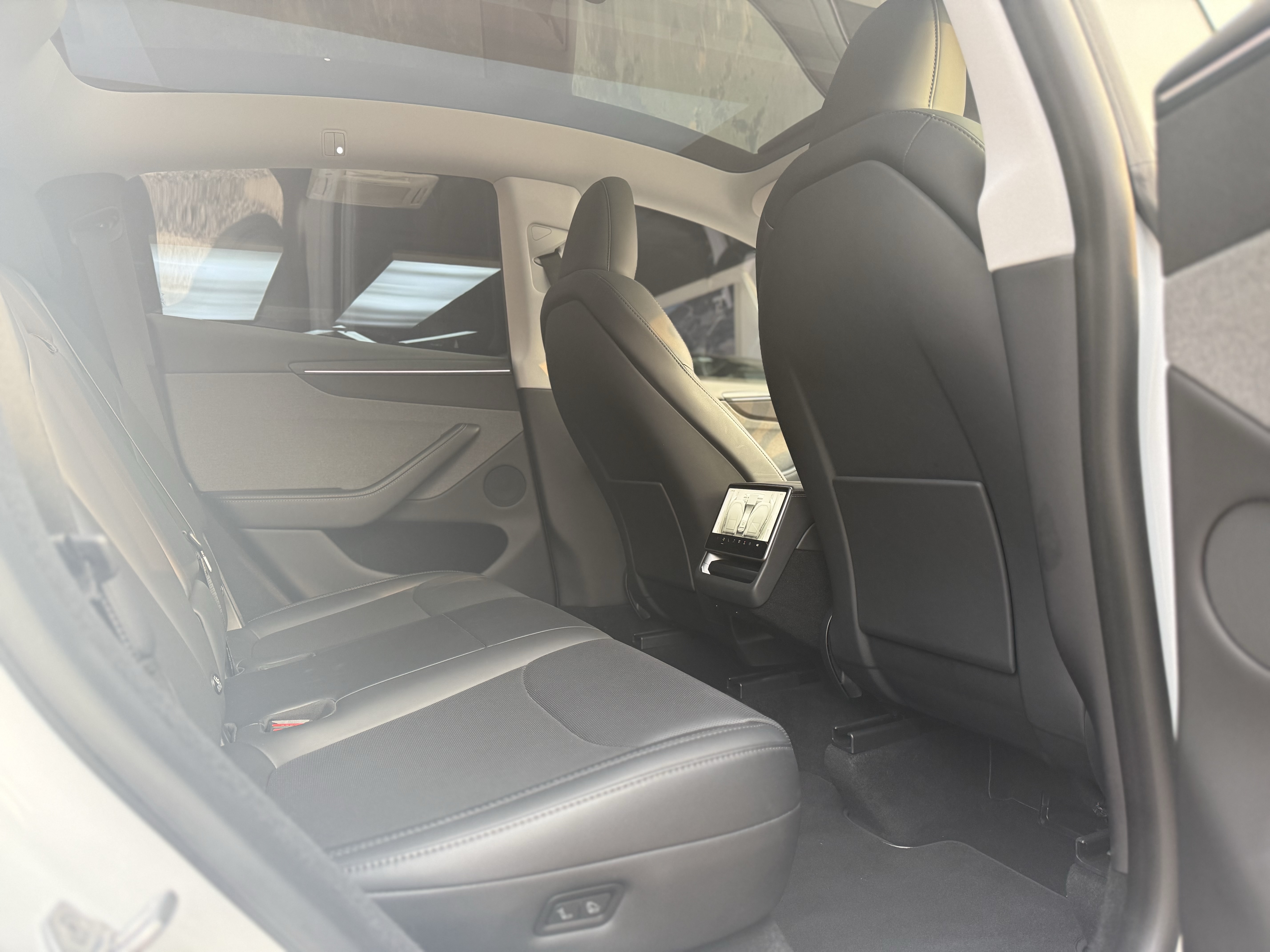 Tesla Model Y 2025 #12 Tesla Model Y 2025 car image #12