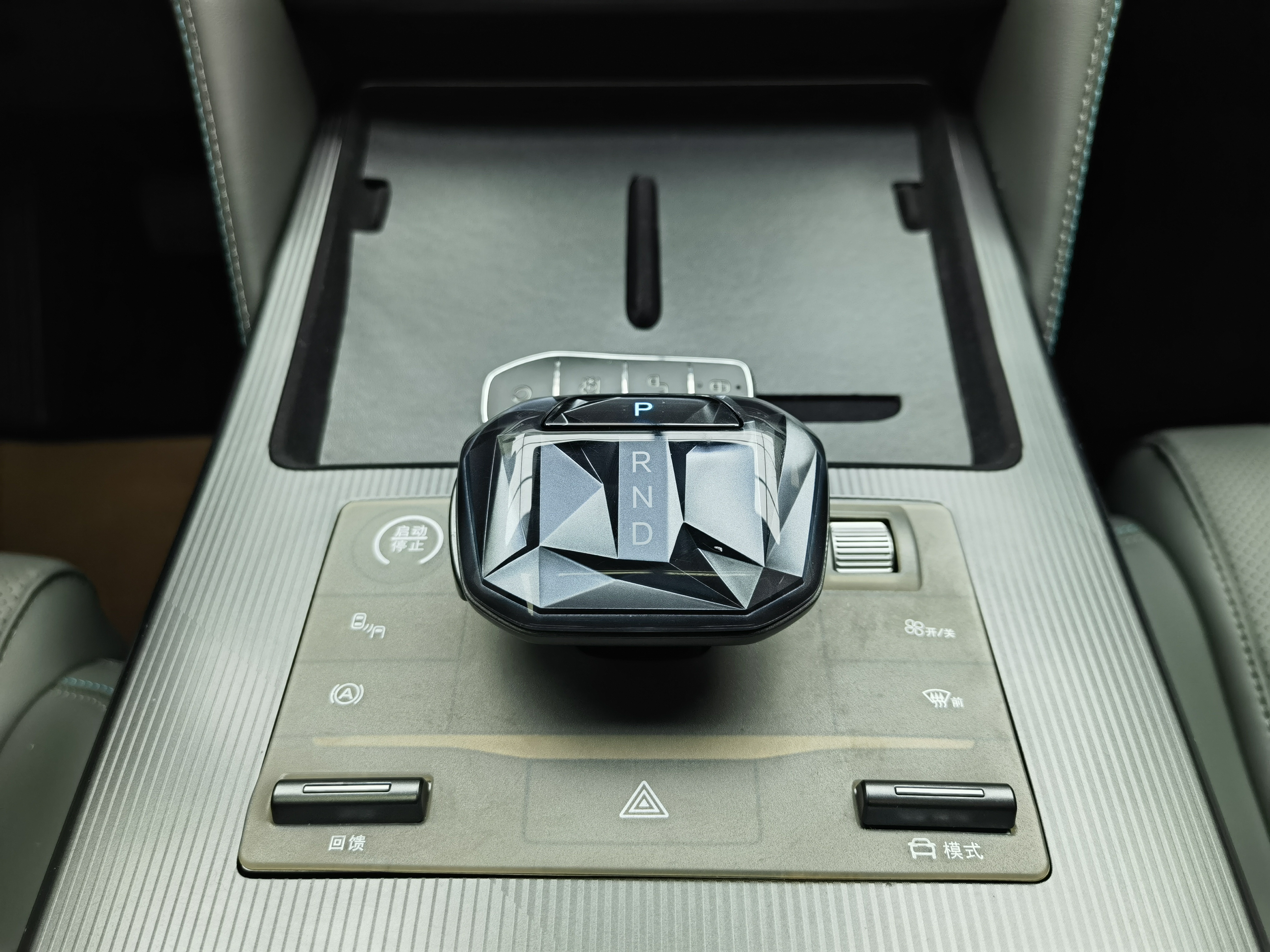 BYD SongL DM-i 2025 #12 BYD SongL DM-i 2025 car image #12