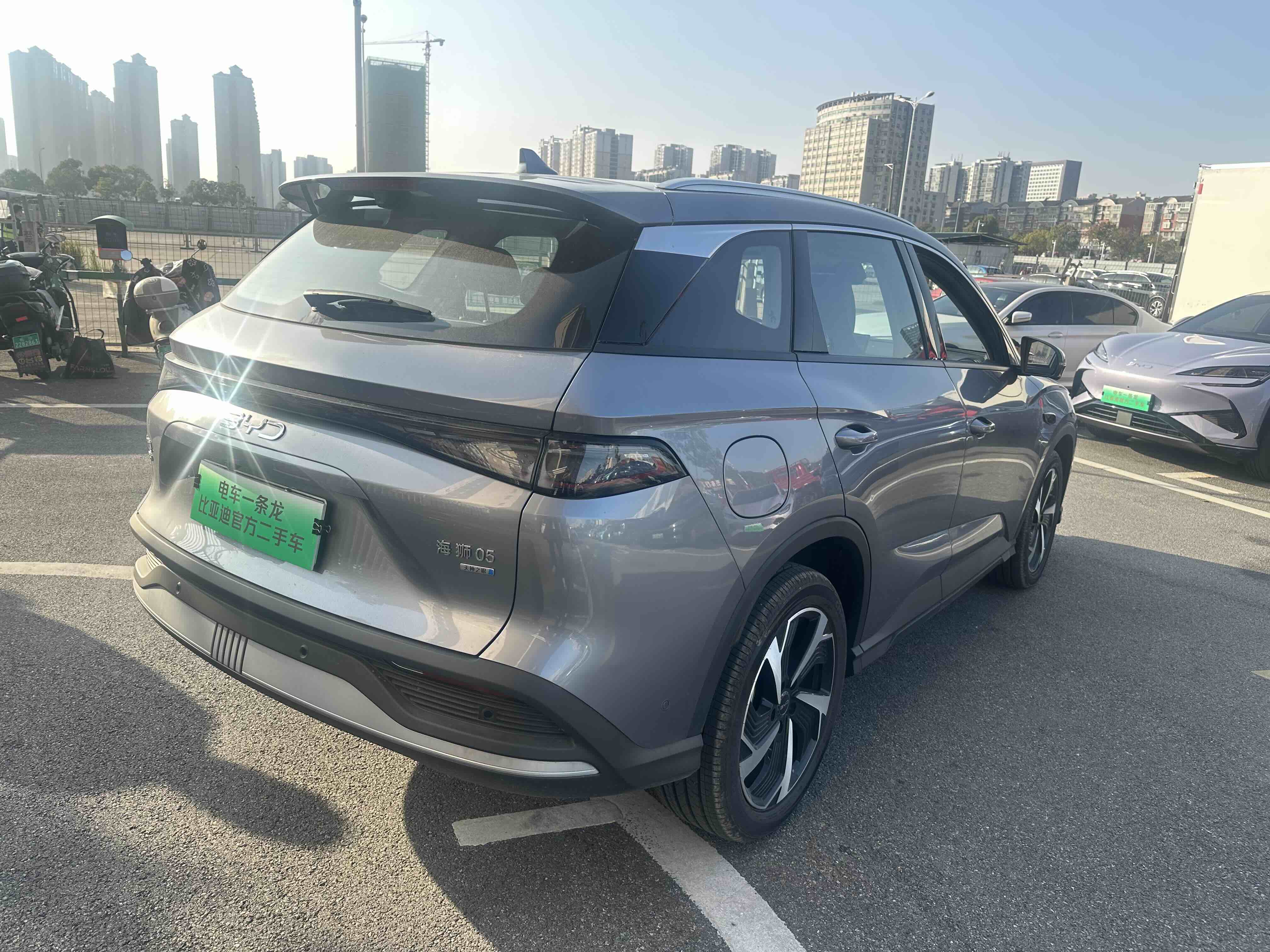 BYD Sea Lion 05 DM-i 2025 #12 BYD Sea Lion 05 DM-i 2025 car image #12