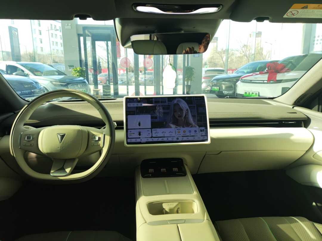 Deepal L07 2025 car image #12