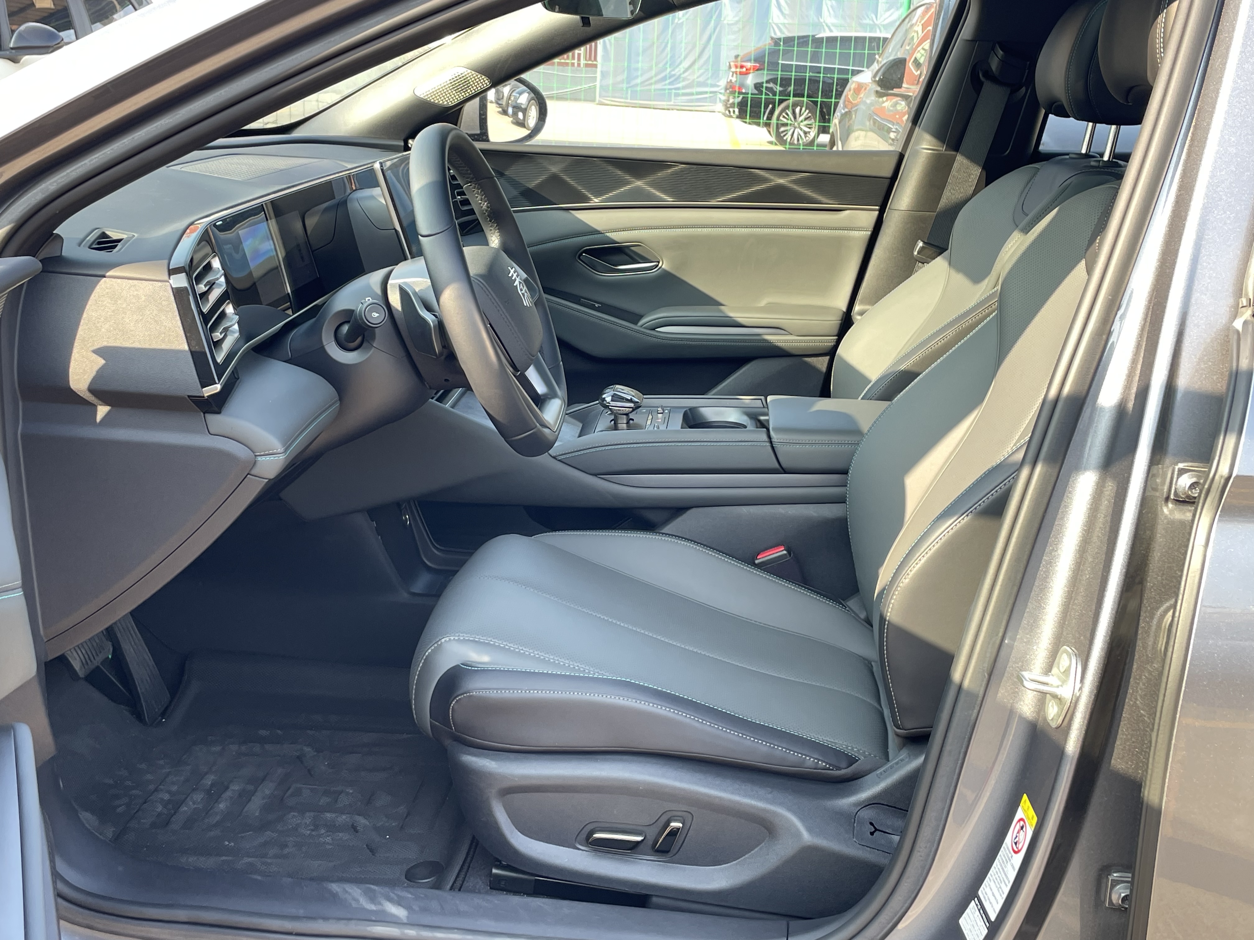 BYD Qin L 2025 immagine di auto #12