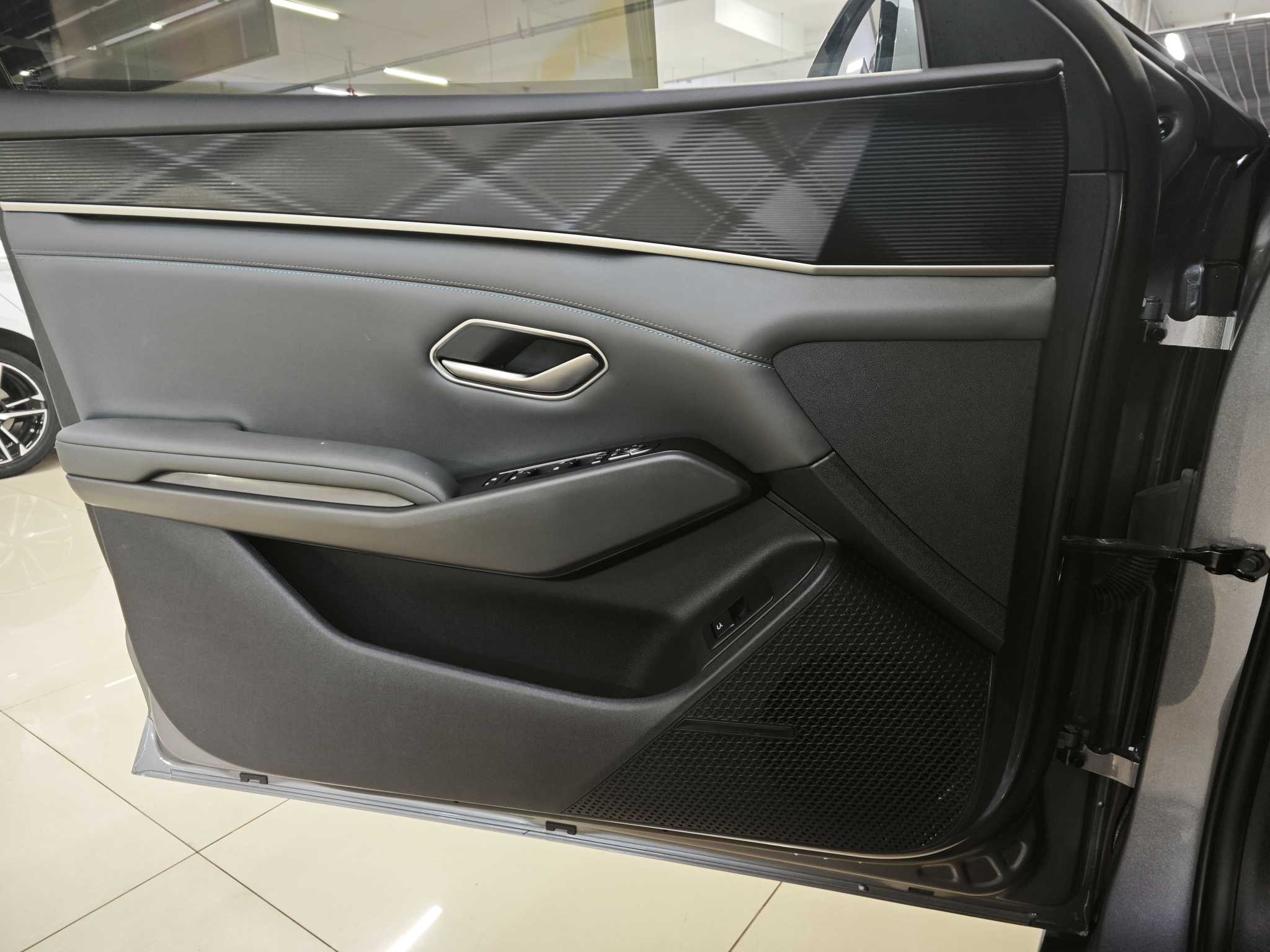 BYD Qin L 2025 car image #12