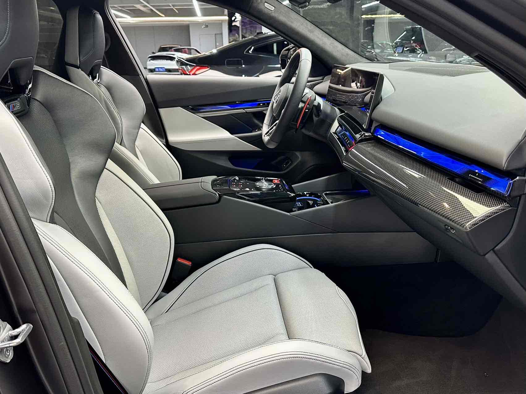 BMW M5 New Energy 2025 #12 BMW M5 New Energy 2025 car image #12