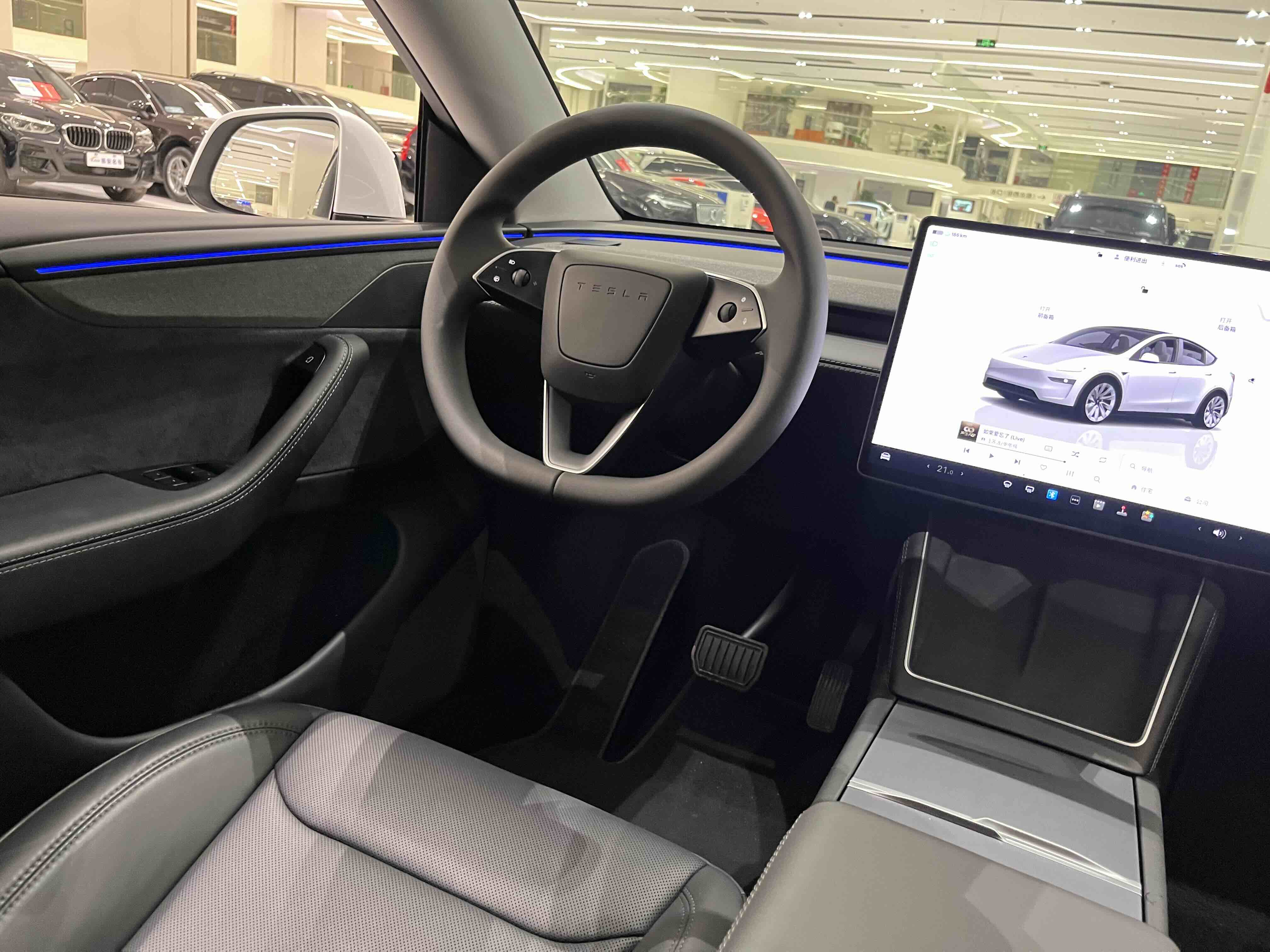 特斯拉 Model Y 2025 汽车图片 #12