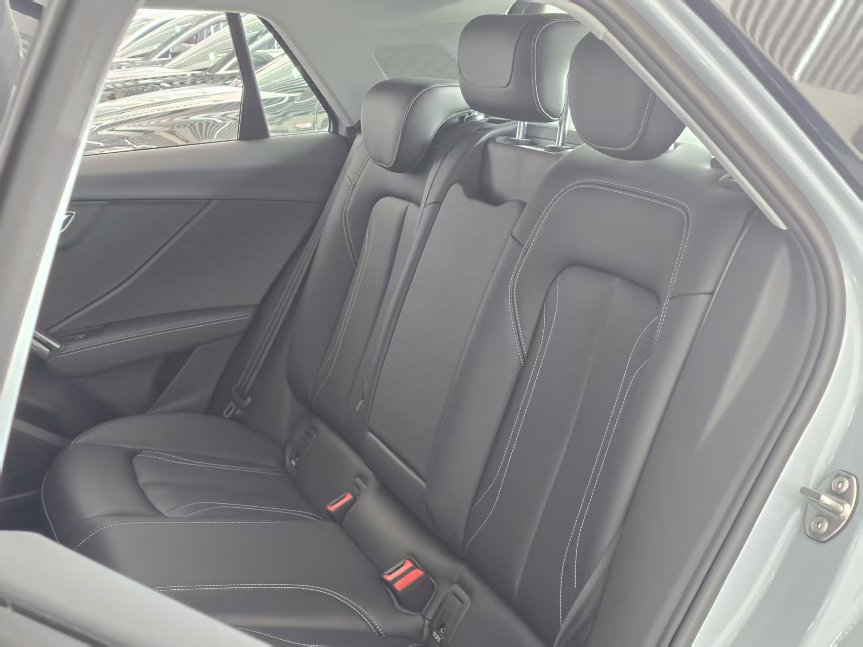 Audi Q2L 2025 car image #12