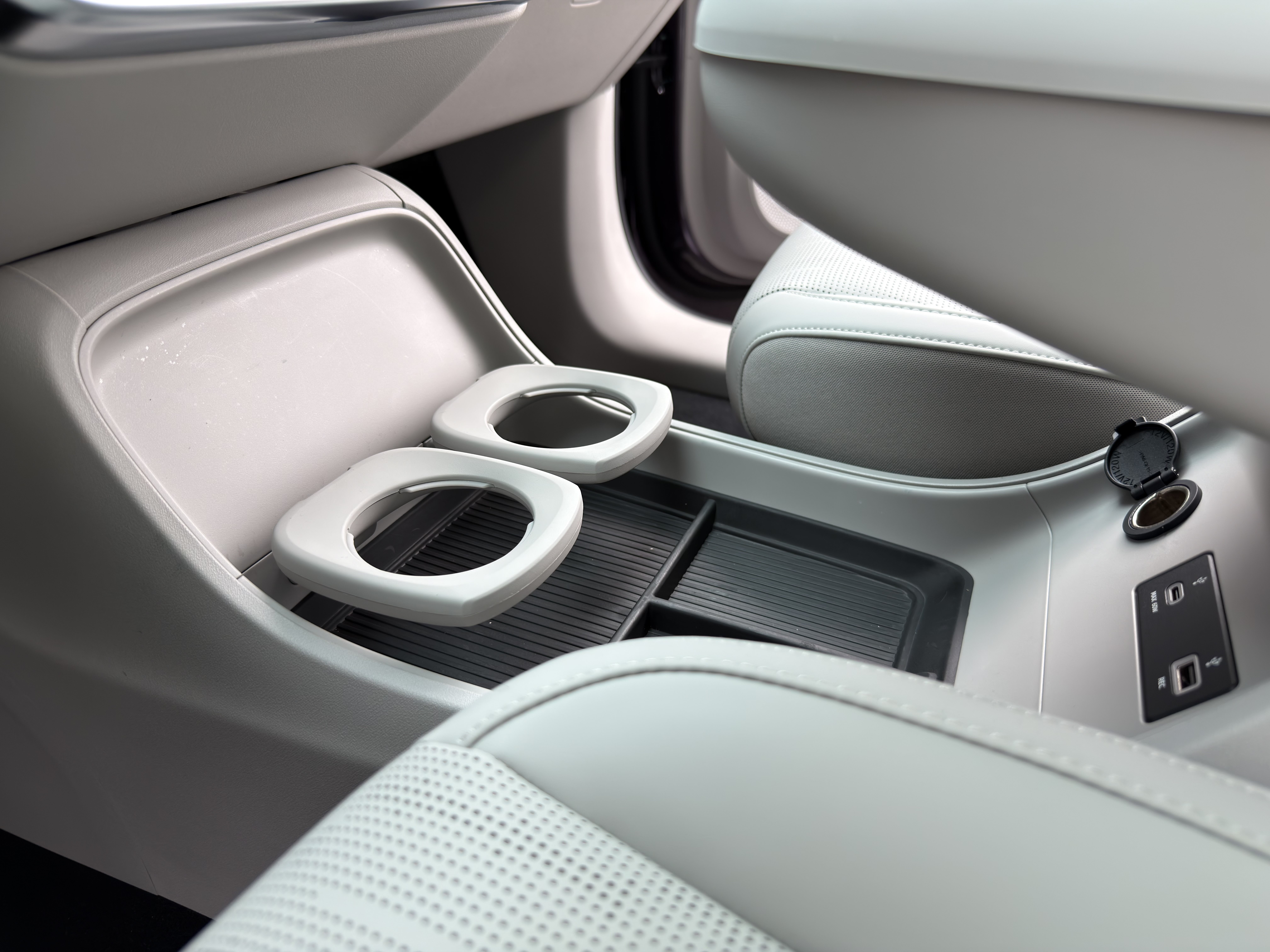 零跑汽车 零跑B10 2025 汽车图片 #12